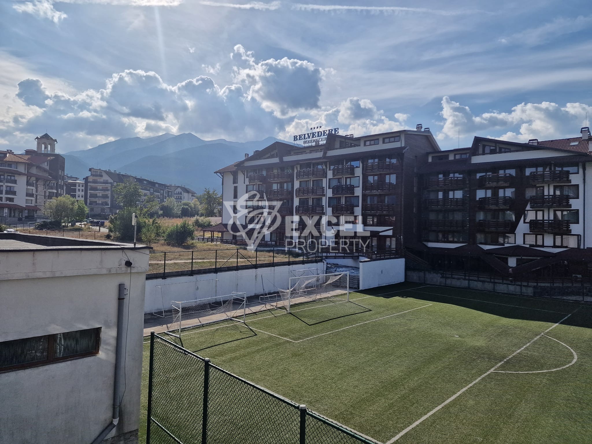 Studio with a terrace and a mountain view for sale next to the ski lift Bansko, Guinness Hotel