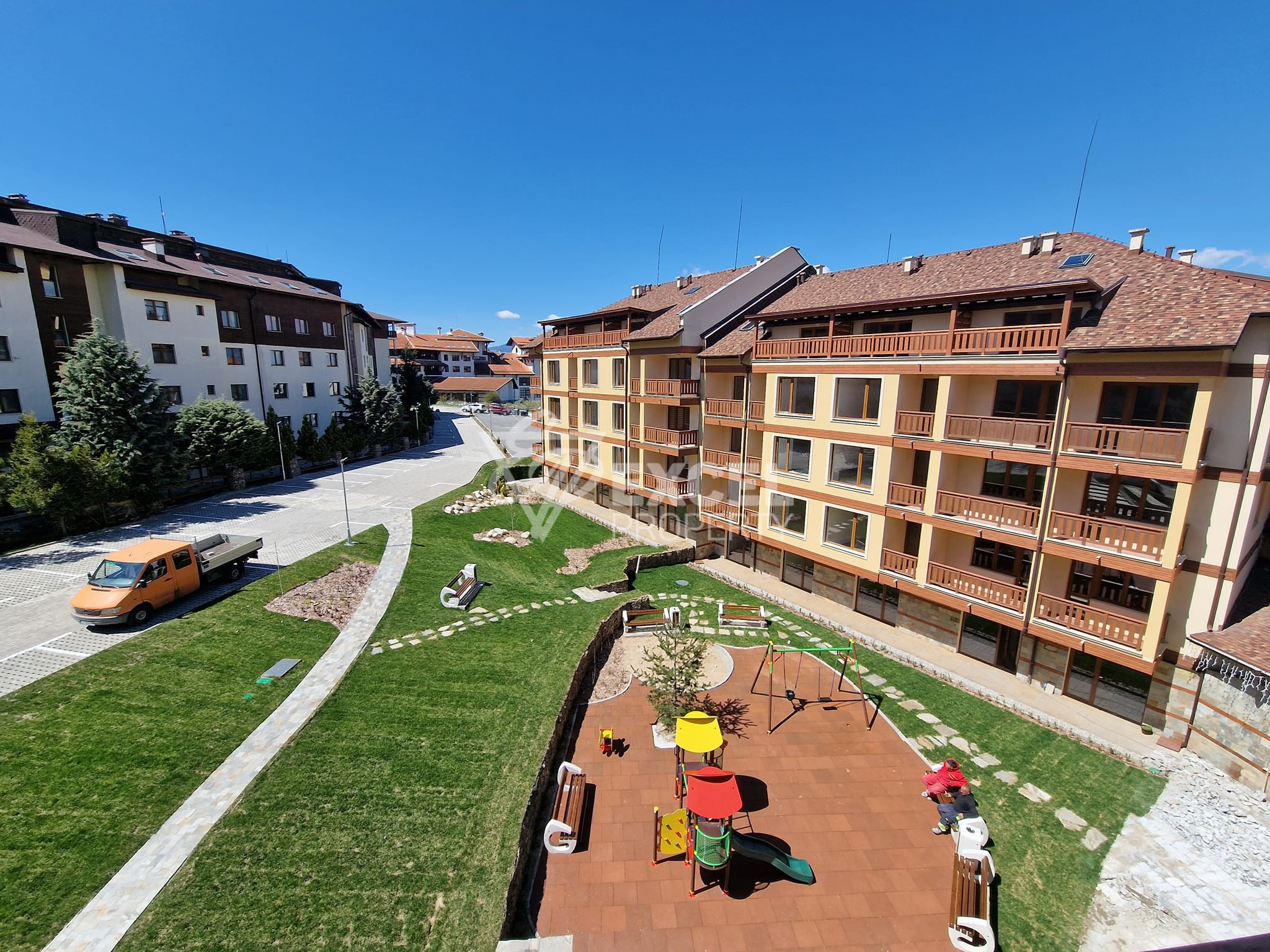 Spacious studio with terrace for sale in Bansko! Building with no maintenance fee!