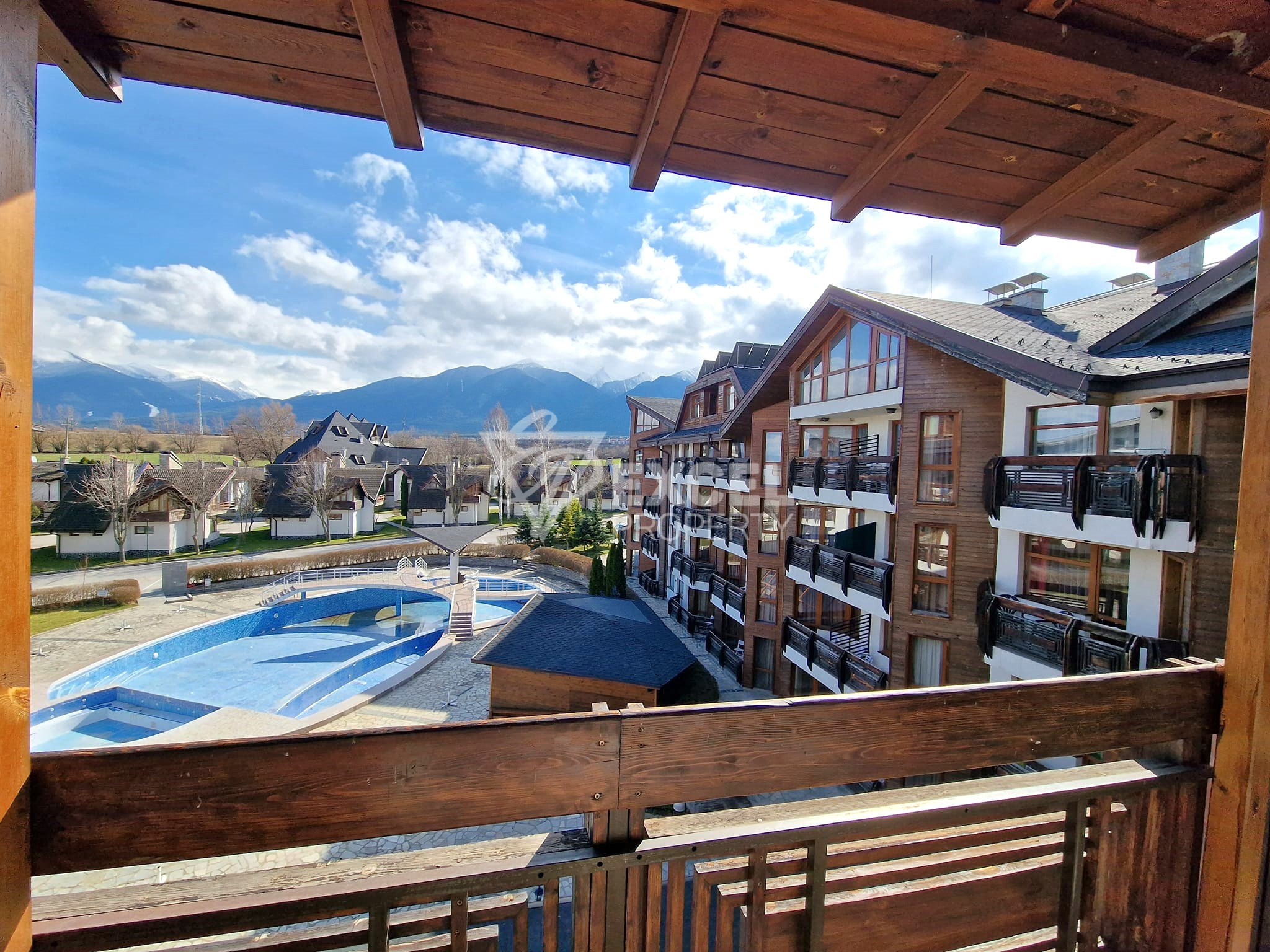 Redenka Holiday Club: one bedroom apartment with south exposure and beautiful mountain view for sale near Bansko and Razlog