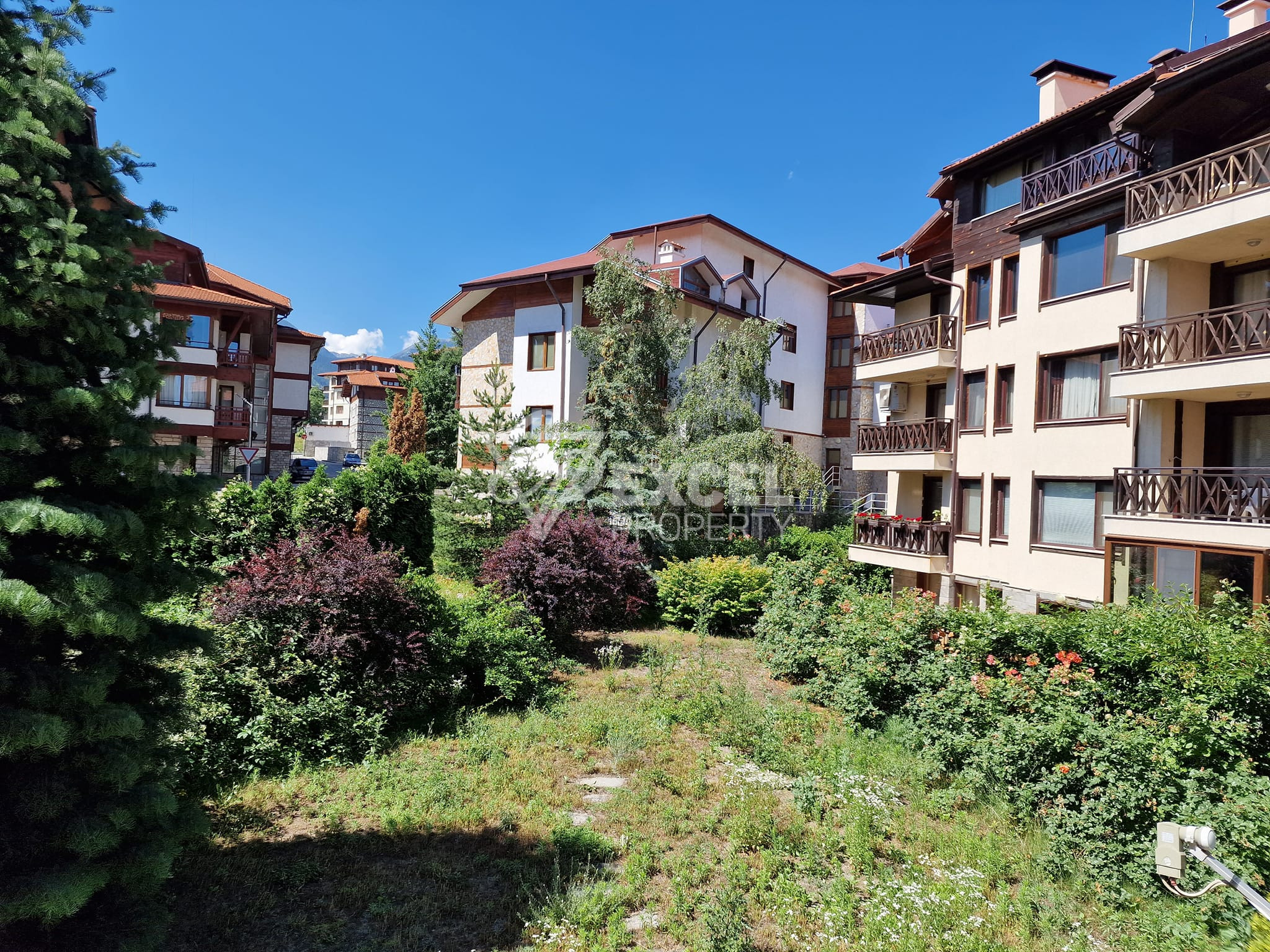 A maisonette apartment in a building with a low maintenance fee next to the Tane hotel, Bansko