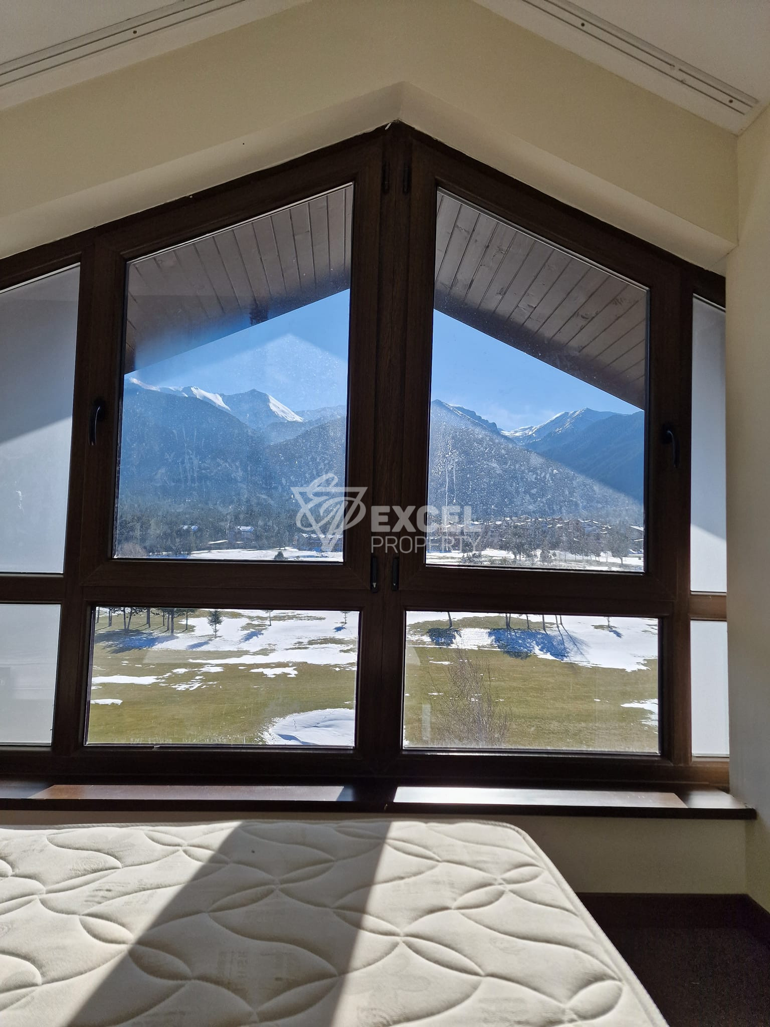 Three bedroom apartment for sale next to Pirin Golf! A unique mountain view