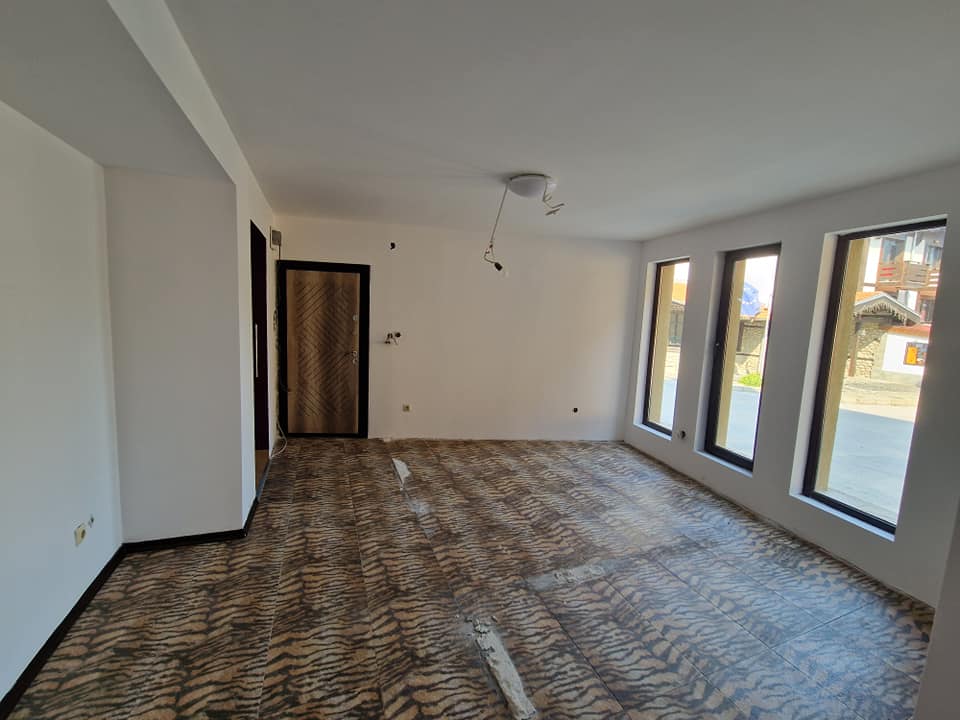 Bansko: Two bedroom apartment with two private entrances and a low maintenance fee