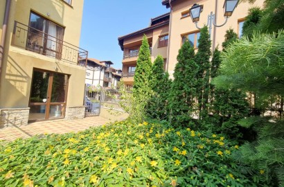 Bansko: Two bedroom apartment with two private entrances and a low maintenance fee