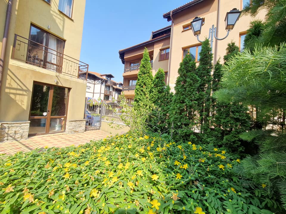 Bansko: Two bedroom apartment with two private entrances and a low maintenance fee