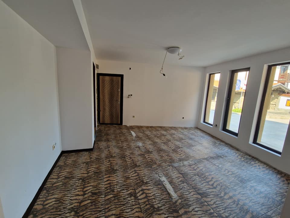 Bansko: Two bedroom apartment with two private entrances and a low maintenance fee