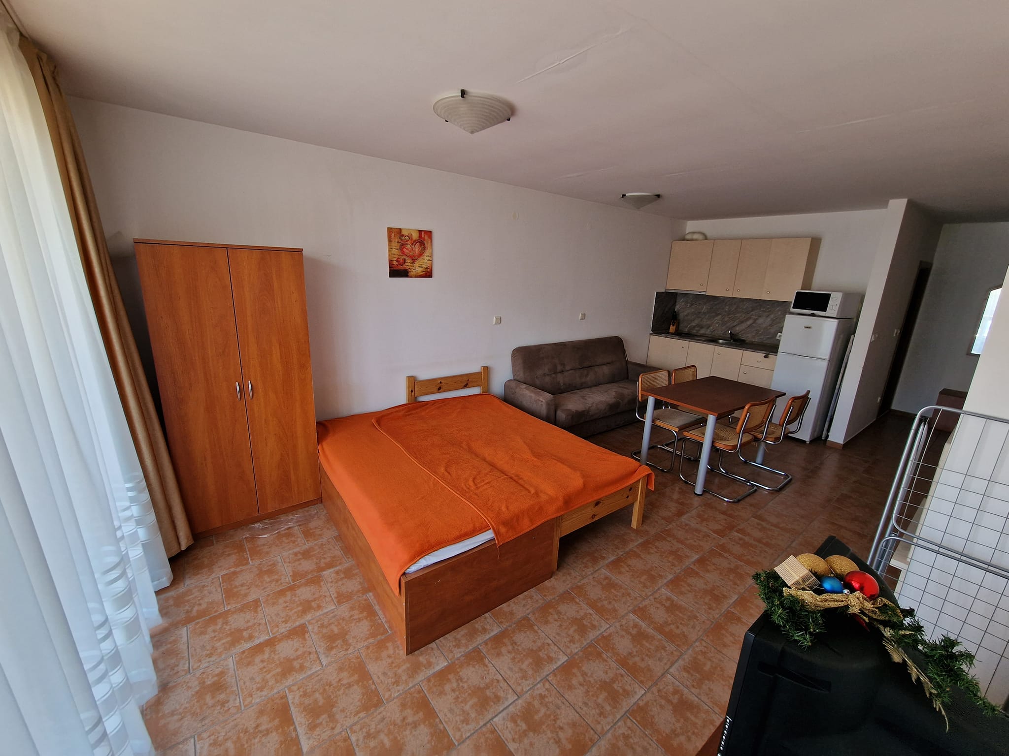 Spacious studio with fireplace for sale in Prespa complex, Bansko