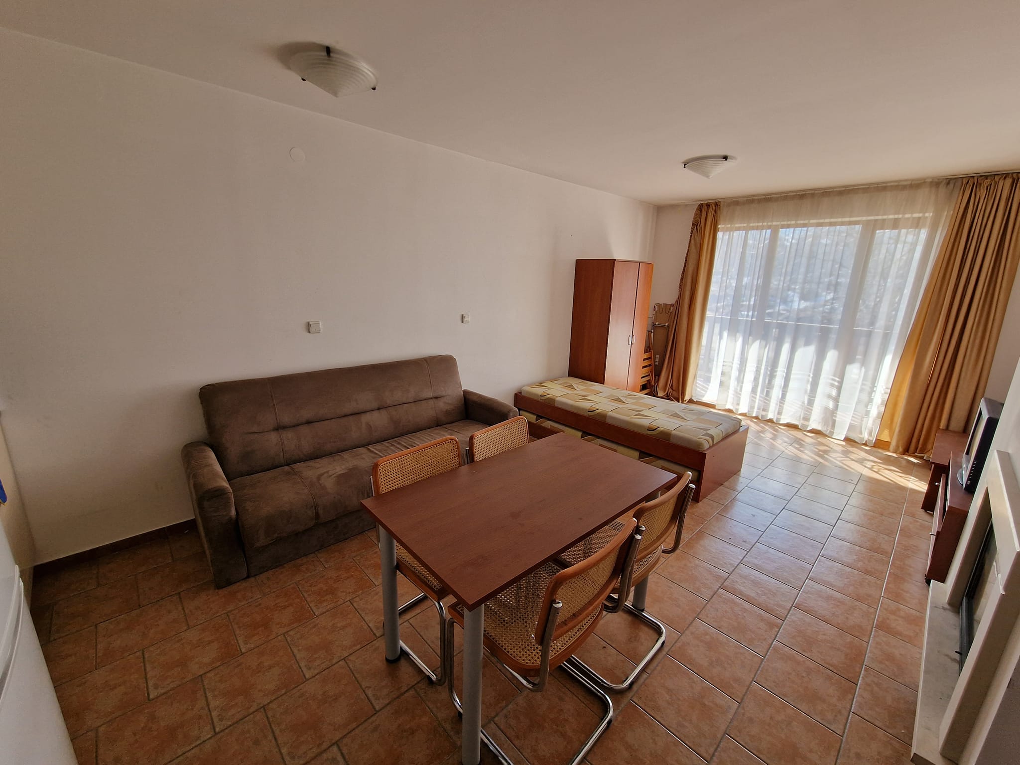 Southern, spacious studio with low maintenance fee for sale in Bansko