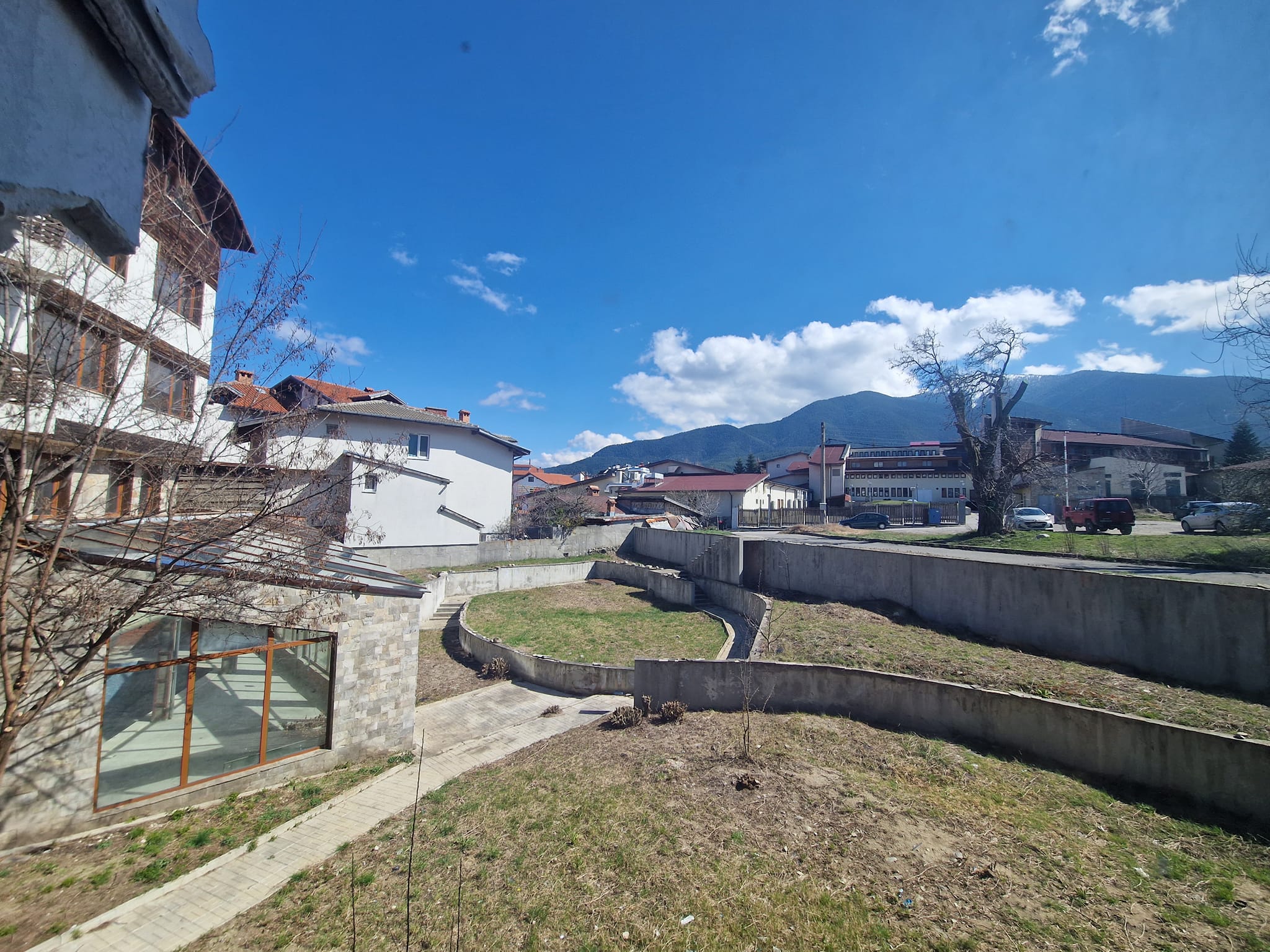 Southeast unfurnished studio for sale next to the lift in Bansko