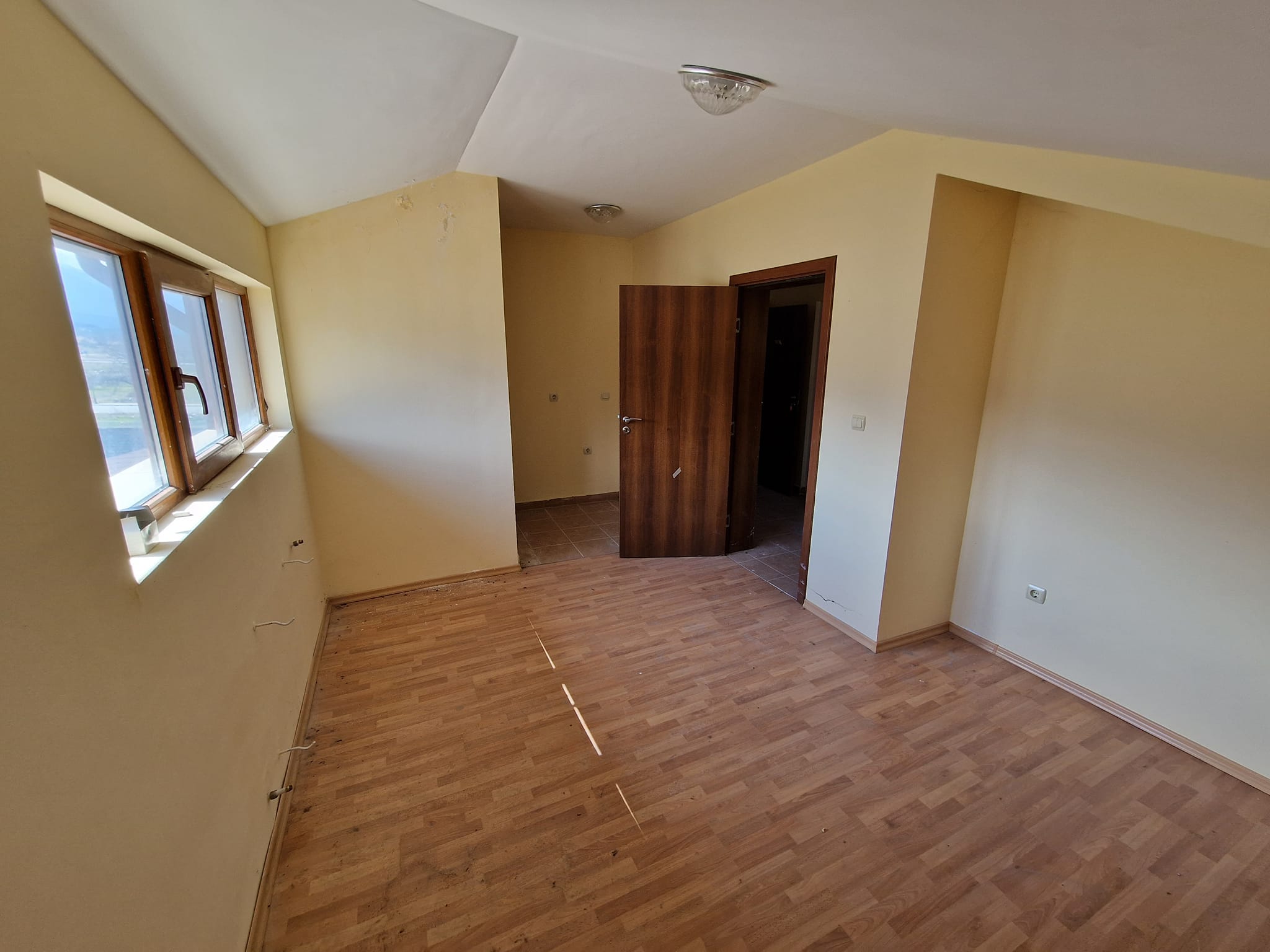 Southeast unfurnished property for sale with low maintenance fee in Bansko next to the ski lift