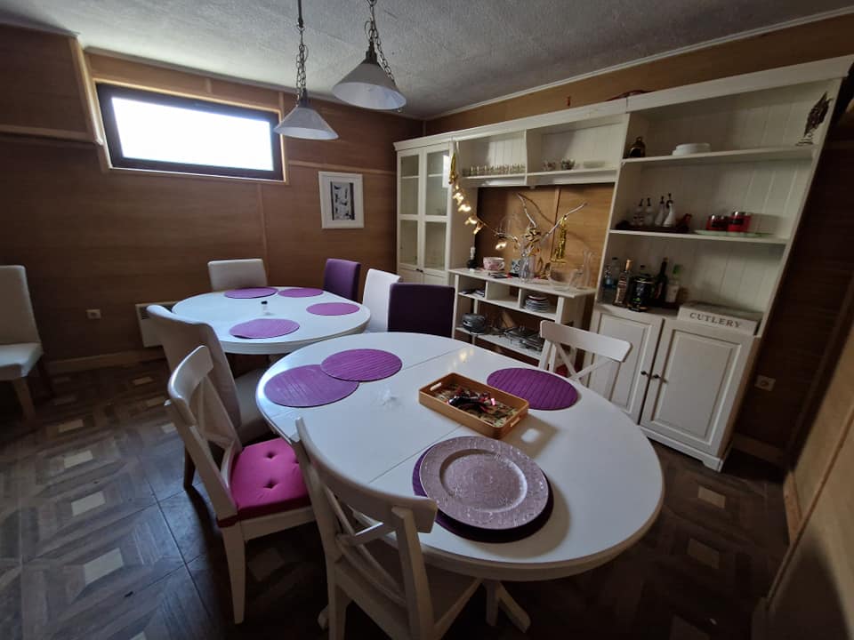 Three-room apartment with a fireplace and a low maintenance fee next to the Tane hotel in Bansko