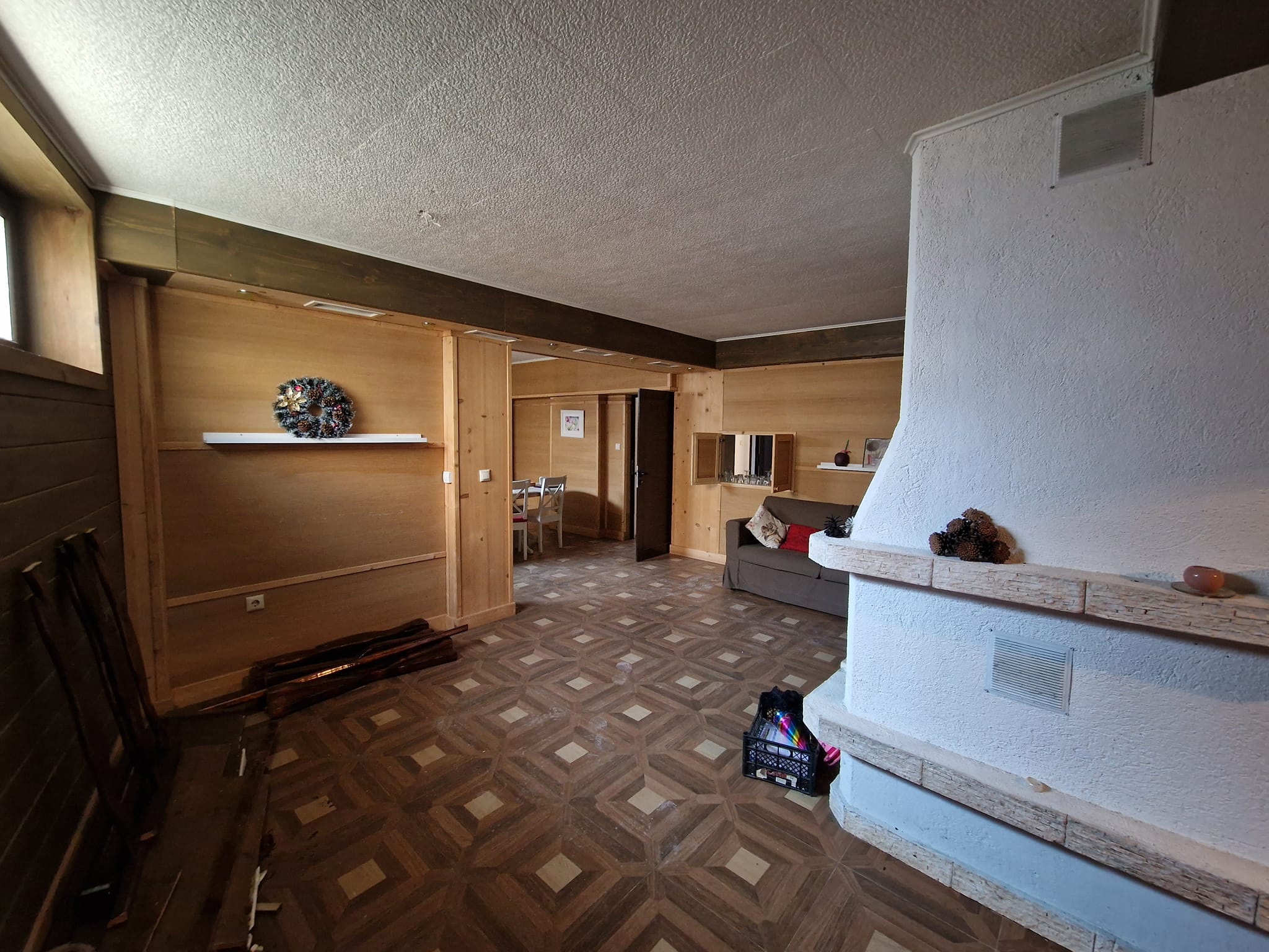 Three-room apartment with a fireplace and a low maintenance fee next to the Tane hotel in Bansko