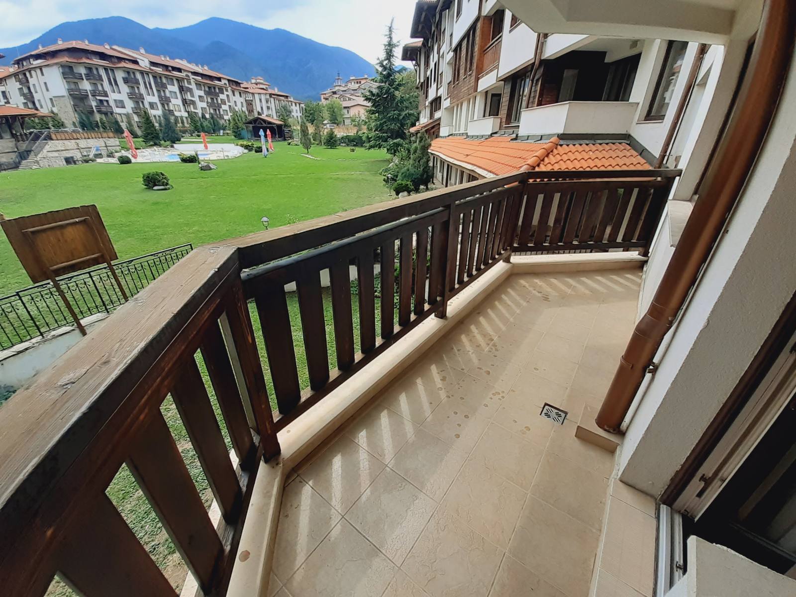 Spacious two-room apartment in Bansko Royal Towers next to the ski lift