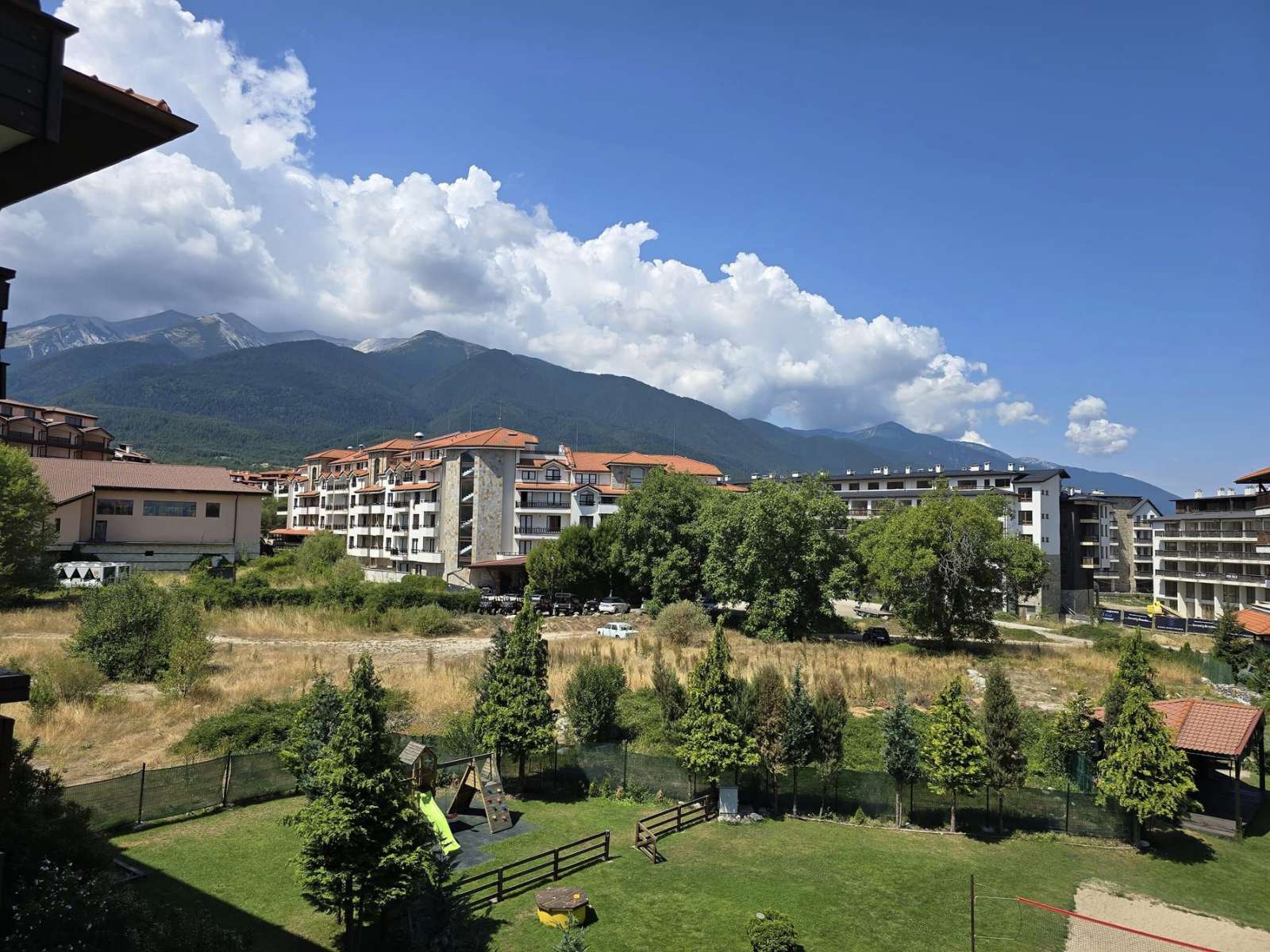 One bedroom apartment with a wonderful mountain view in Bansko, 100 meters from the ski lift