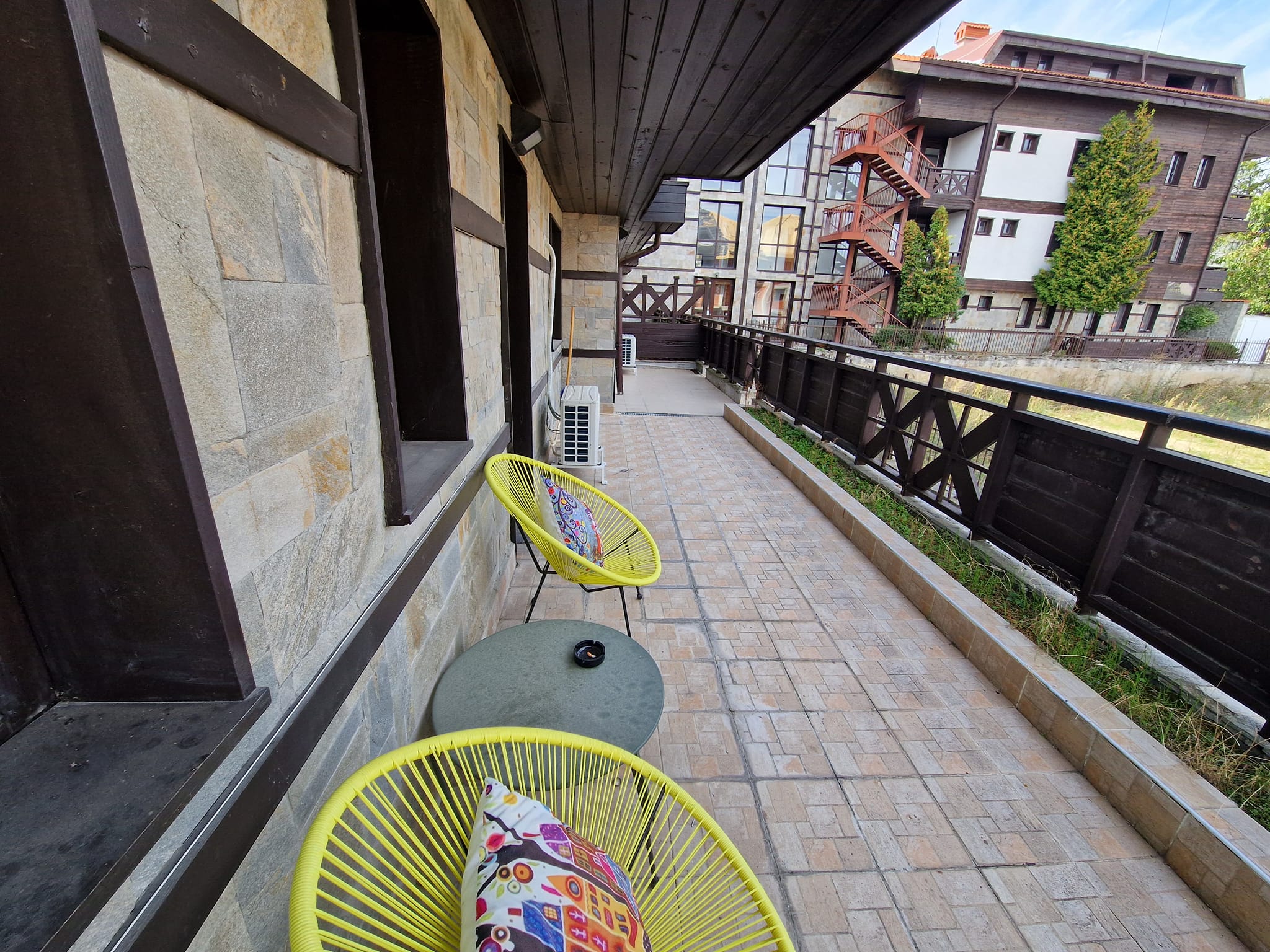 Two bedroom apartment with a low maintenance fee and a spacious balcony in Bansko