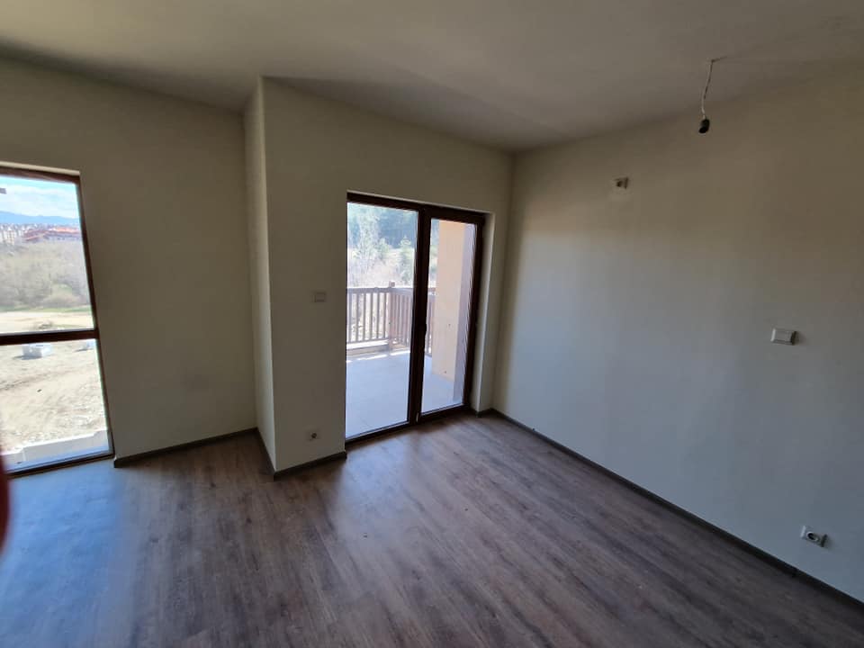 Unfurnished studio with a terrace with a nice view in Bansko