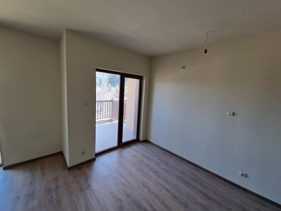 Unfurnished studio with a terrace with a nice view in Bansko