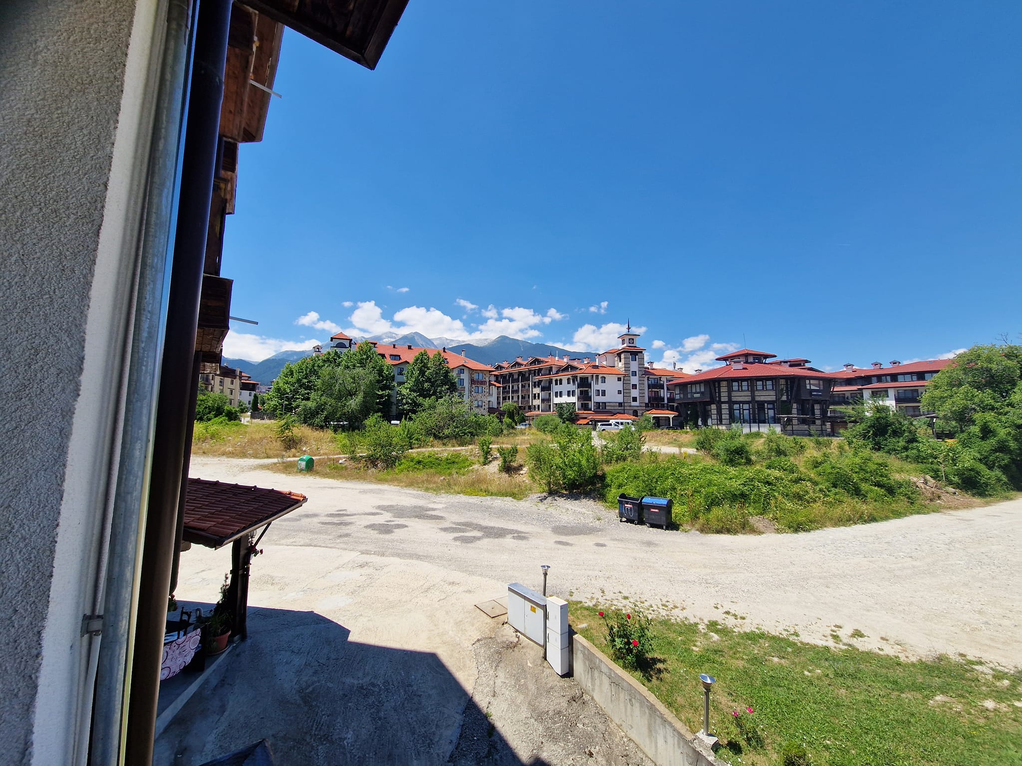 Furnished one bedroom apartment with a terrace overlooking the Pirin Mountains