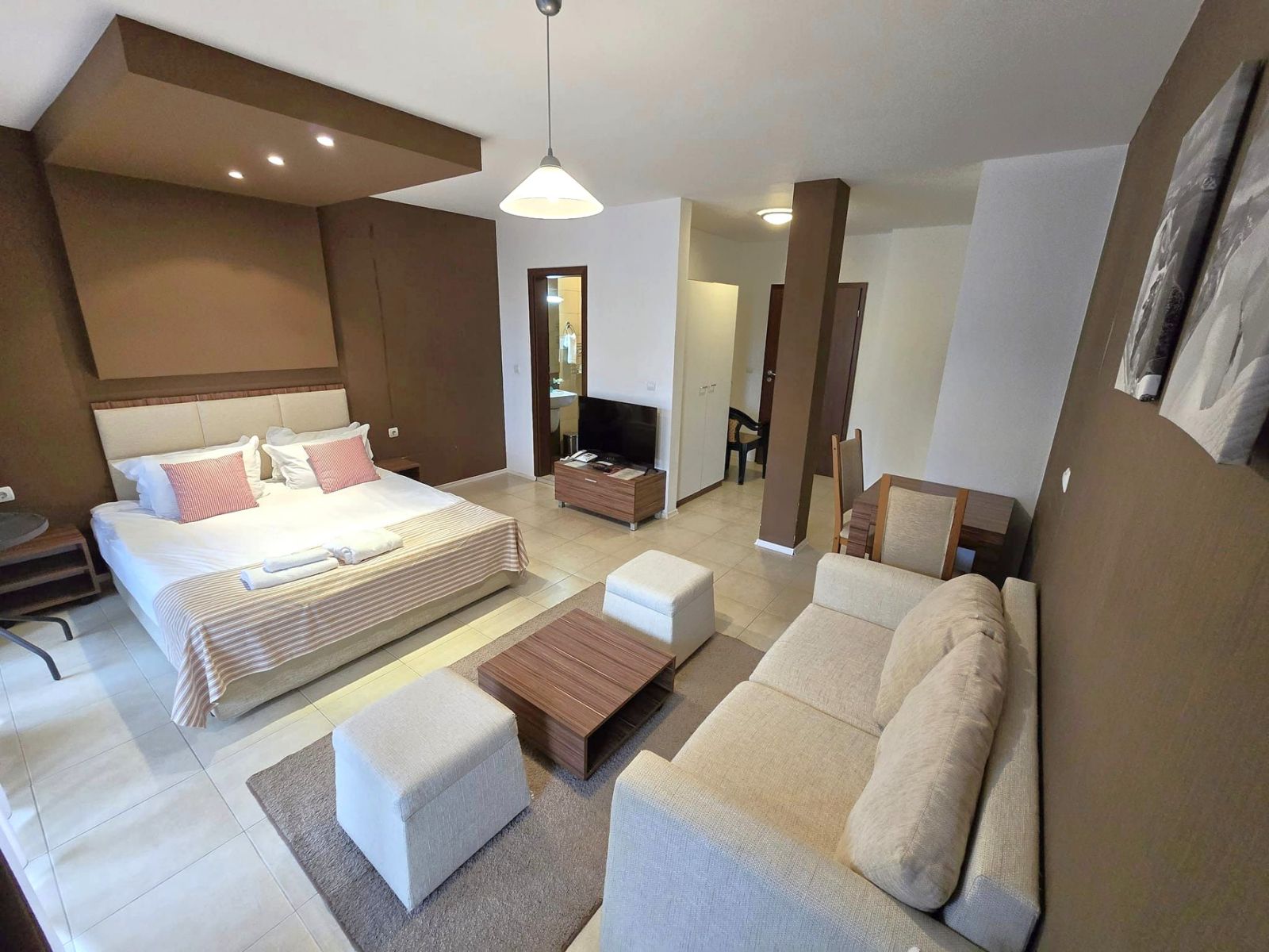 Stylishly furnished studio for sale in the hotel part of Green Life, Bansko