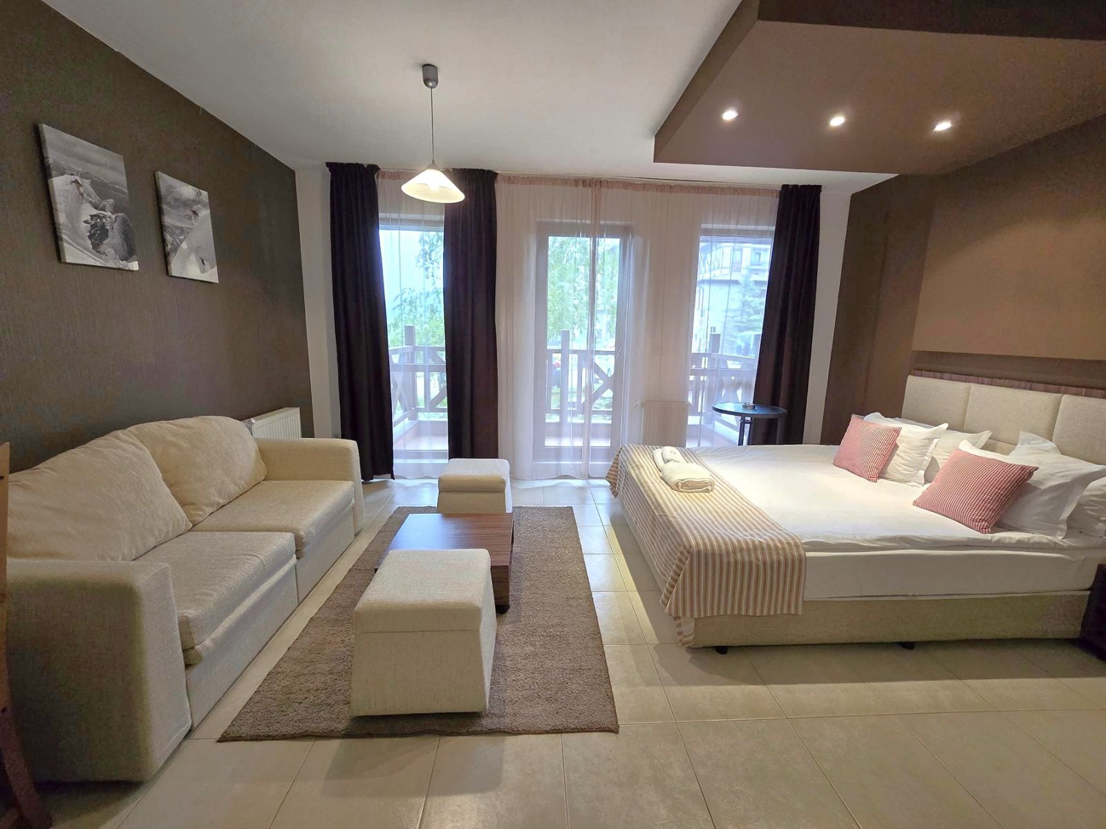 Stylishly furnished studio for sale in the hotel part of Green Life, Bansko