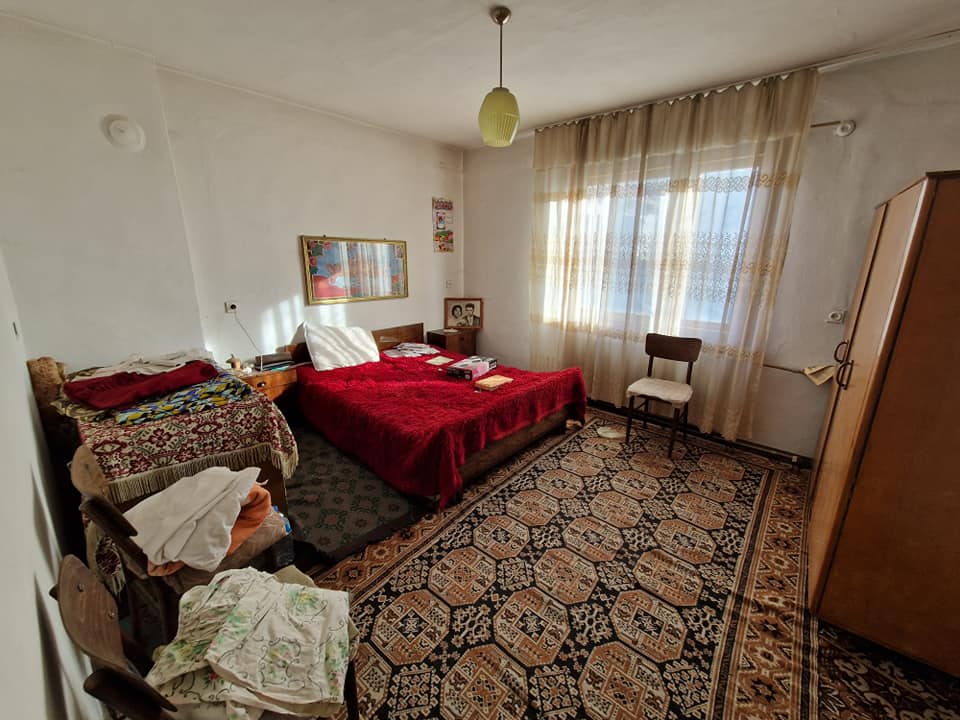 For sale in Razlog: Massive three-story house with garage and yard