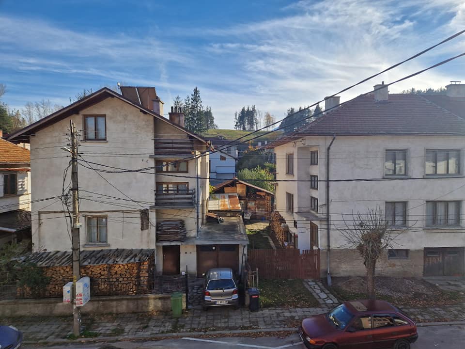 For sale in Razlog: Massive three-story house with garage and yard