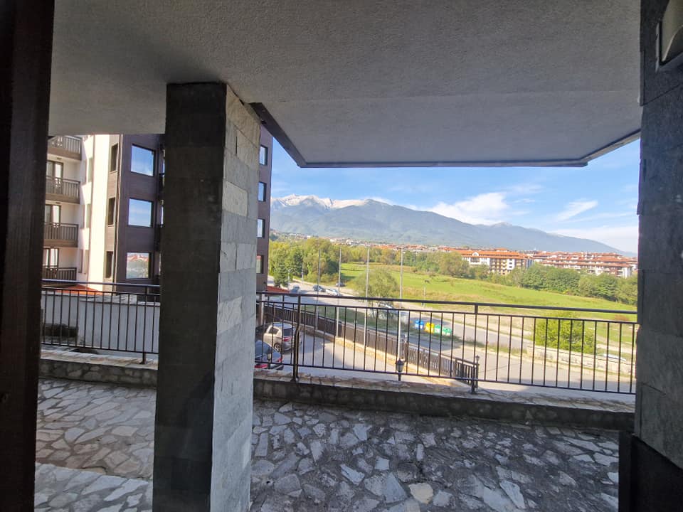 Spacious one bedroom apartment with two private entrances and Pirin view in Bansko