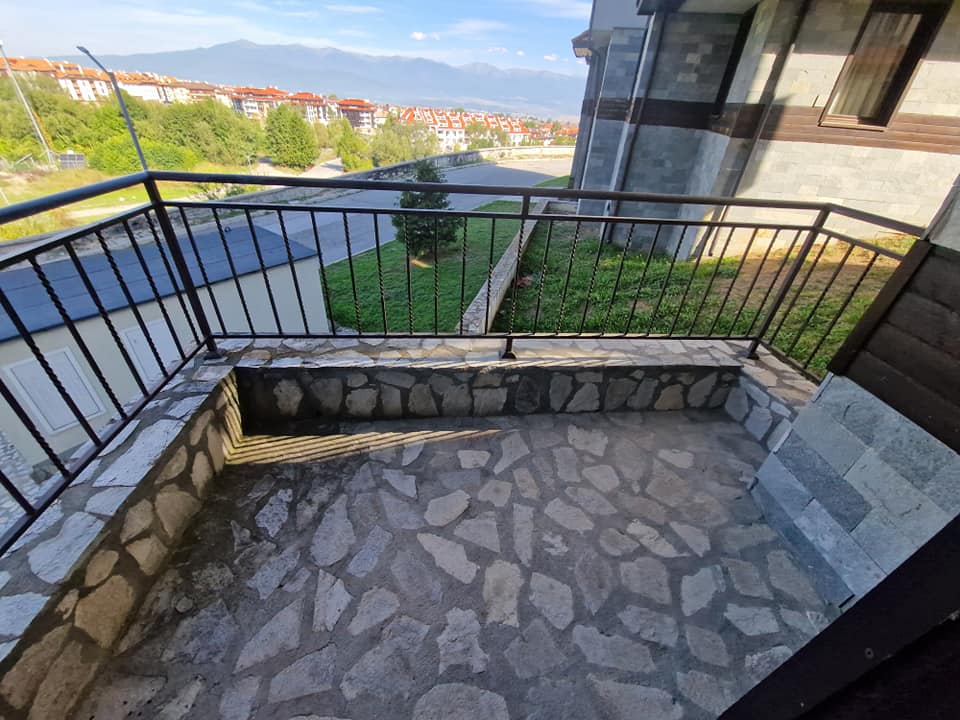 Spacious one bedroom apartment with two private entrances and Pirin view in Bansko