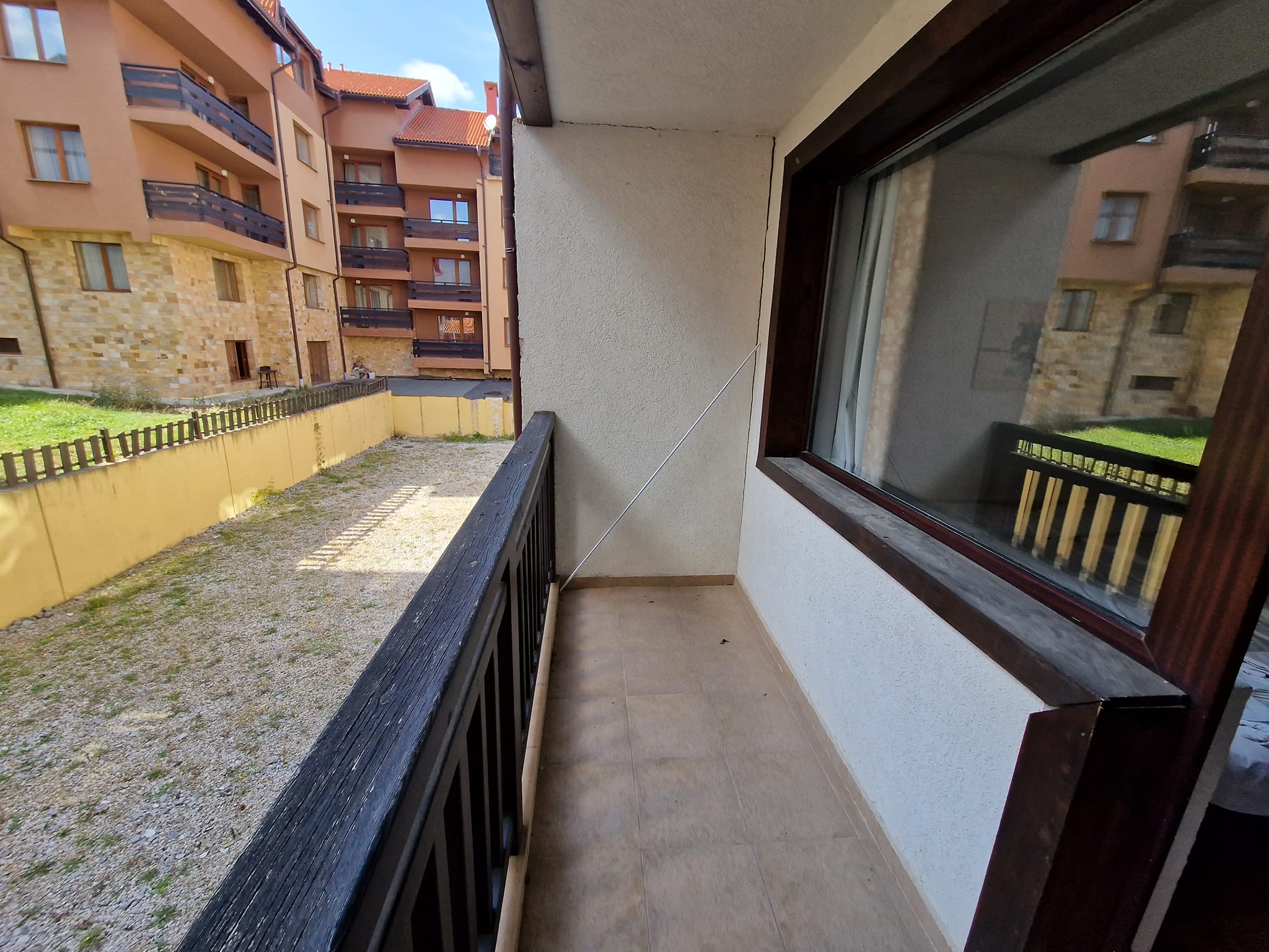 Affordable, furnished, ready-to-move-in studio with low maintenance fee in Bansko