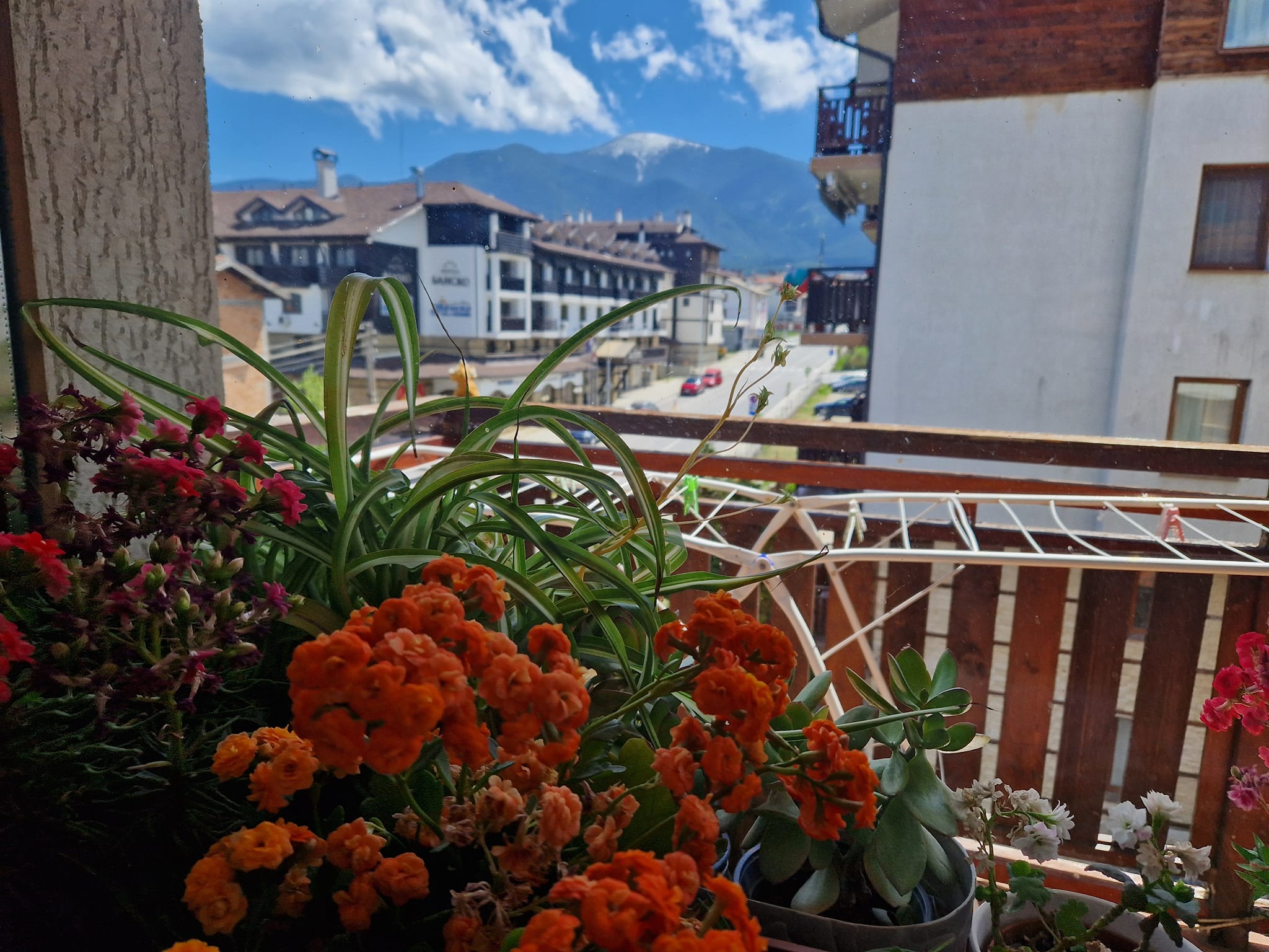 Spacious furnished studio with south terrace for sale in Bansko