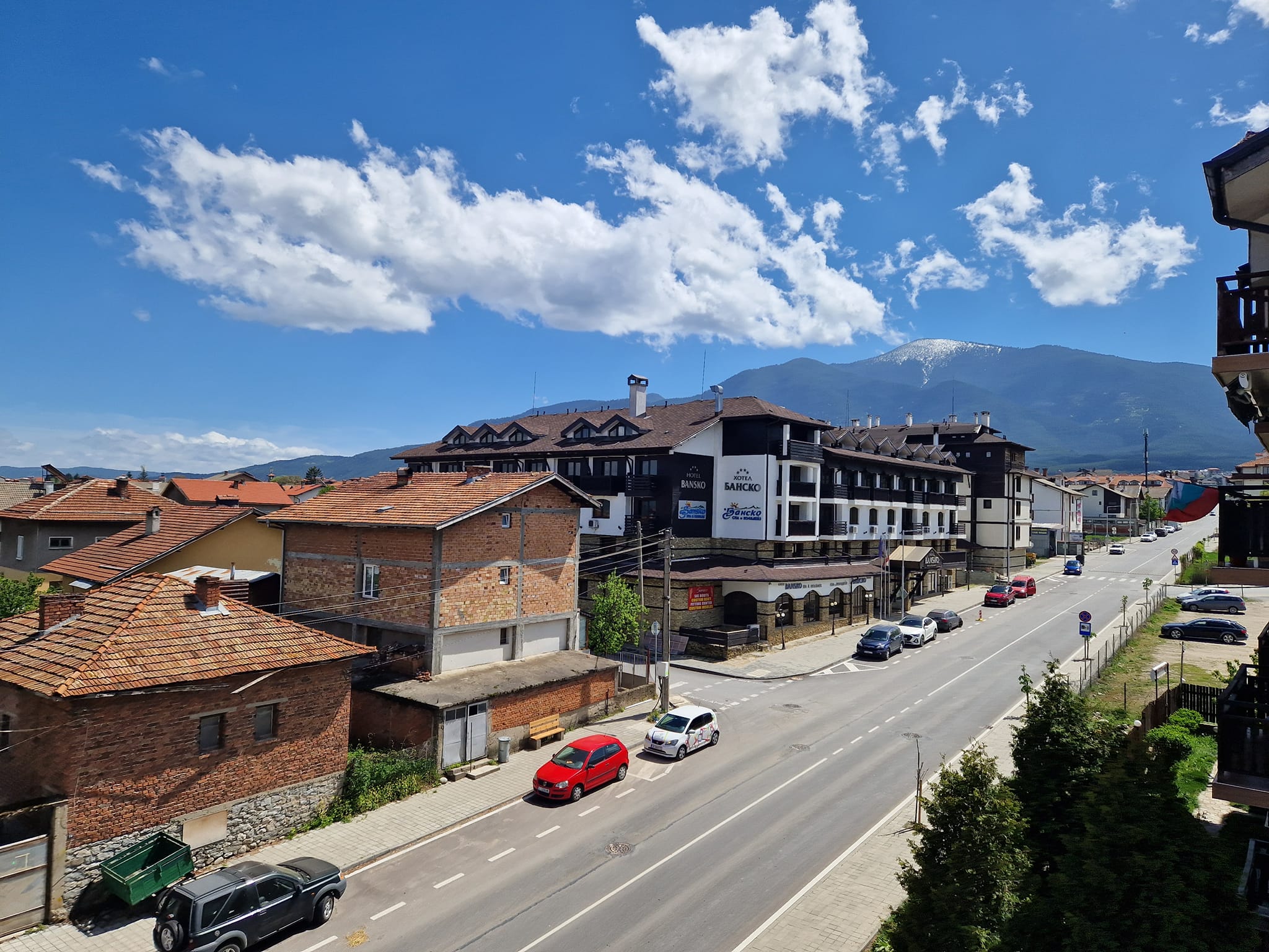 Spacious furnished studio with south terrace for sale in Bansko