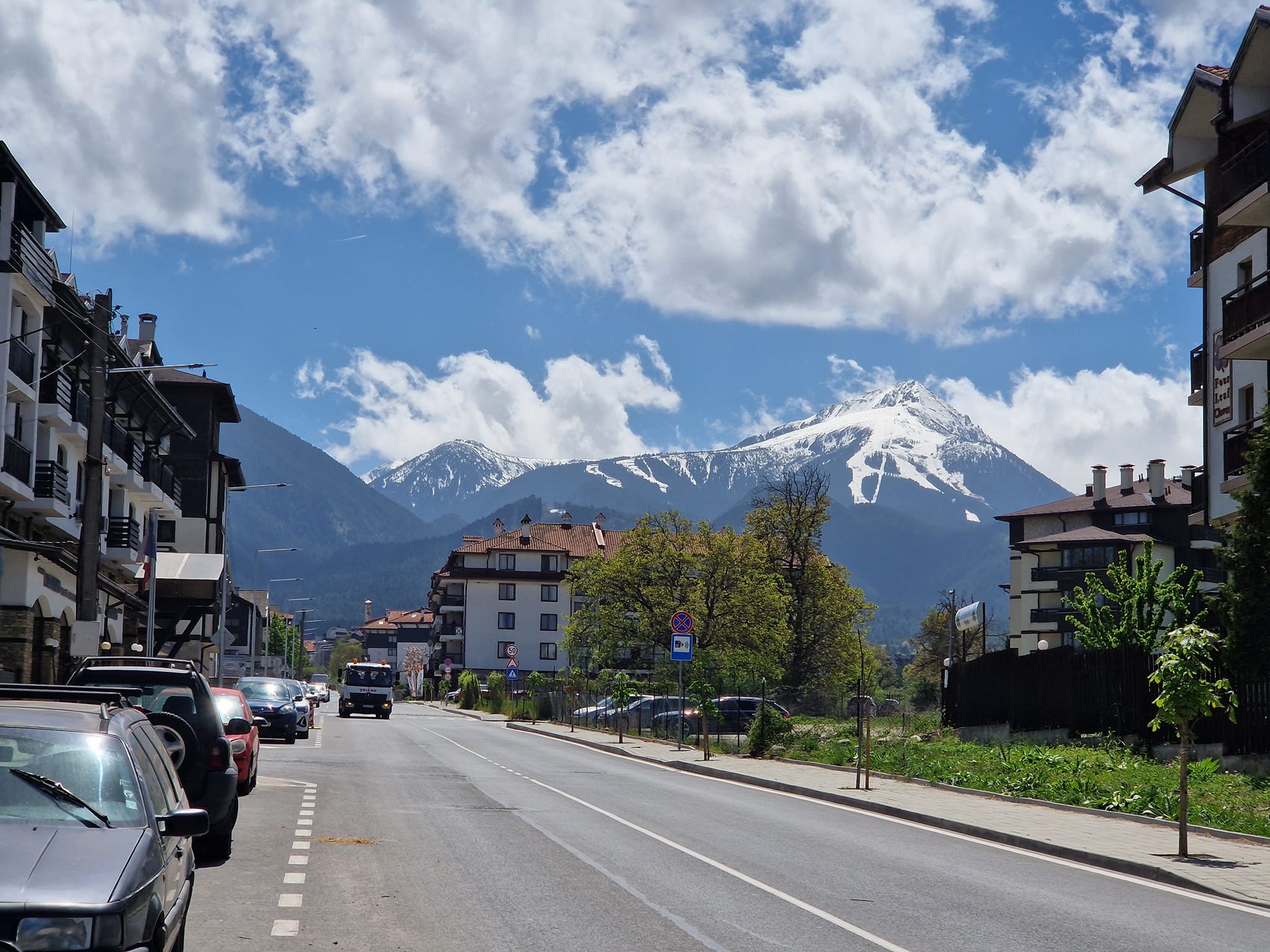 Spacious furnished studio with south terrace for sale in Bansko