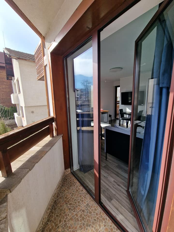 Spacious, practically furnished studio for sale 250 meters from the ski lift in Bansko
