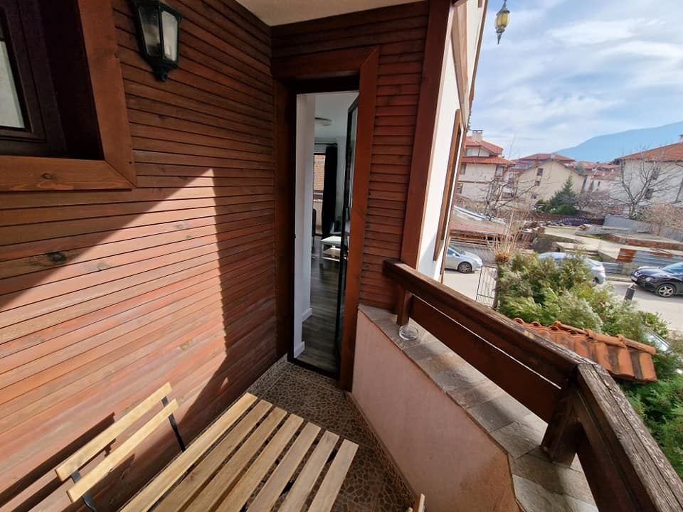 Spacious, practically furnished studio for sale 250 meters from the ski lift in Bansko