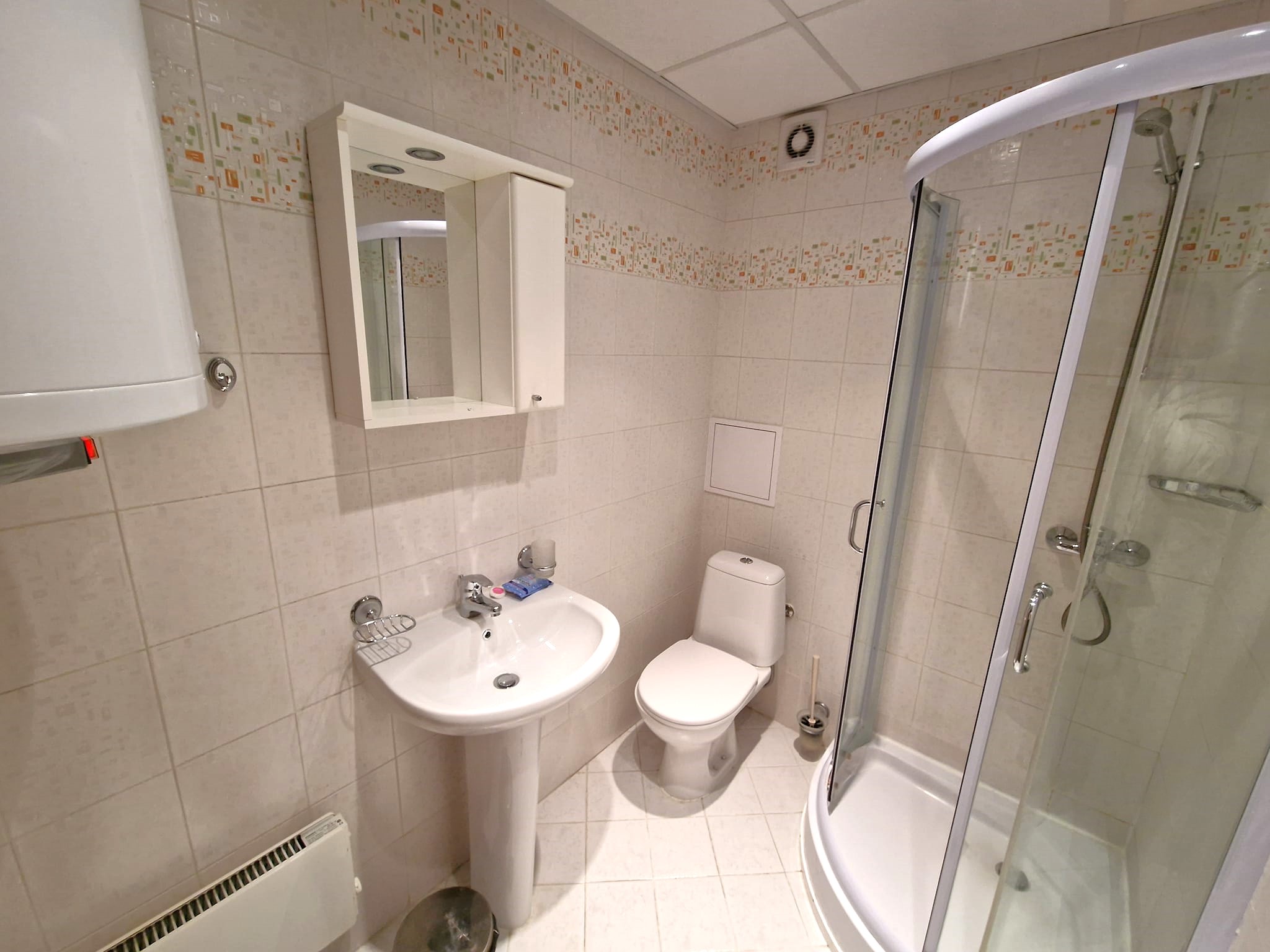 South one bedroom apartment only 200 meters from Kempinski Hotel and Victoria Restaurant