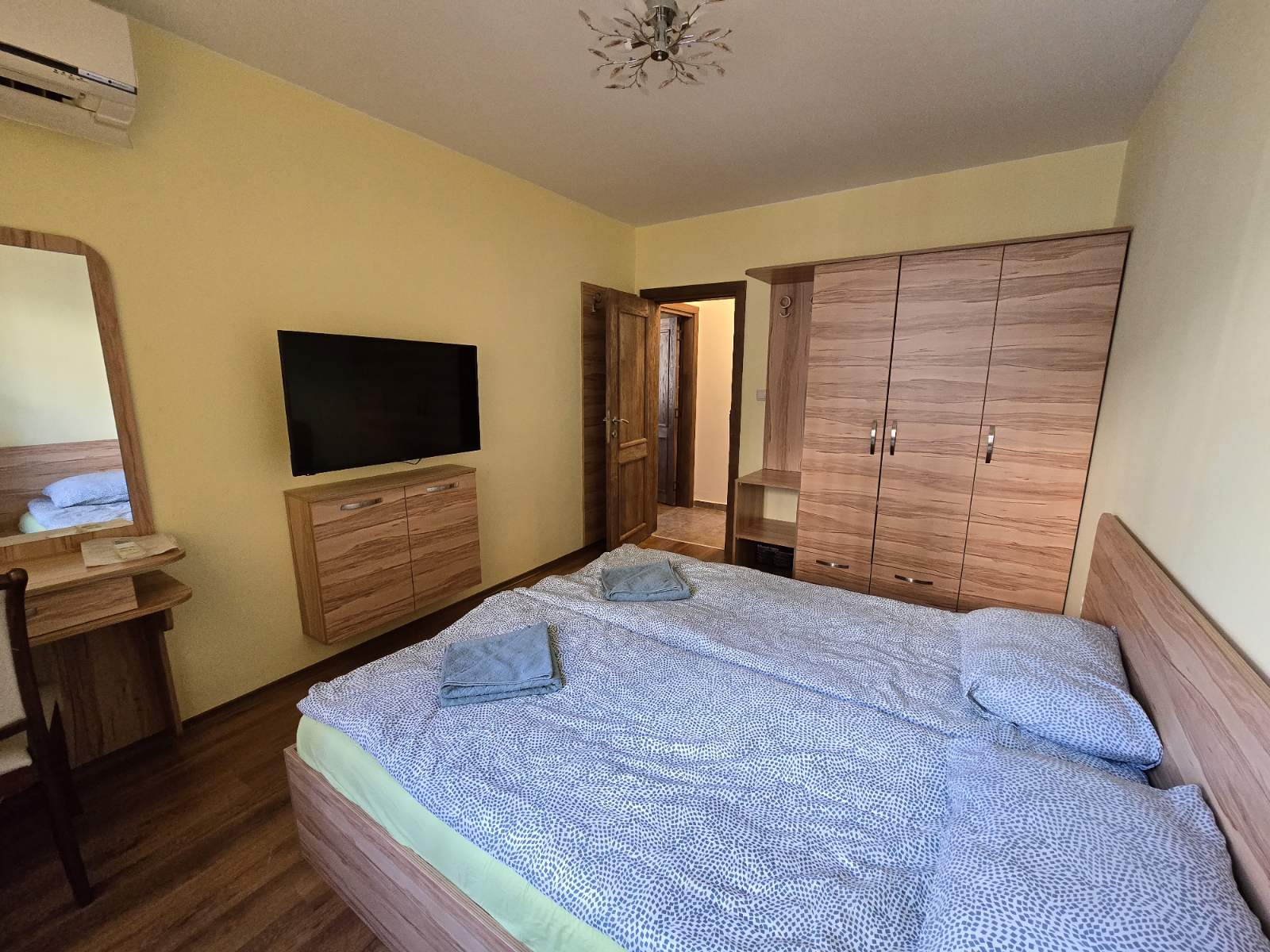 TOP LOCATION! Luxurious two-bedroom apartment in a residential building next to the ski lift in Bansko! NO COMMISSION FROM THE BUYER!