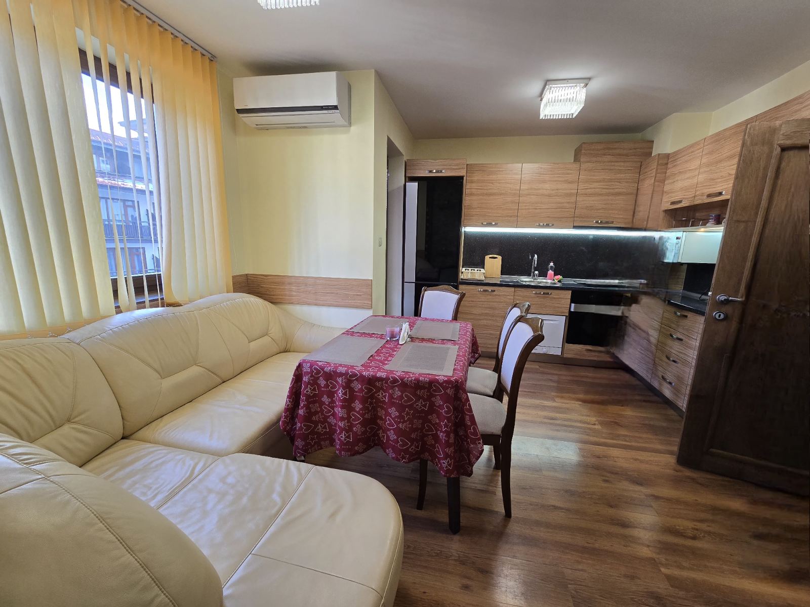 TOP LOCATION! Luxurious two-bedroom apartment in a residential building next to the ski lift in Bansko! NO COMMISSION FROM THE BUYER!