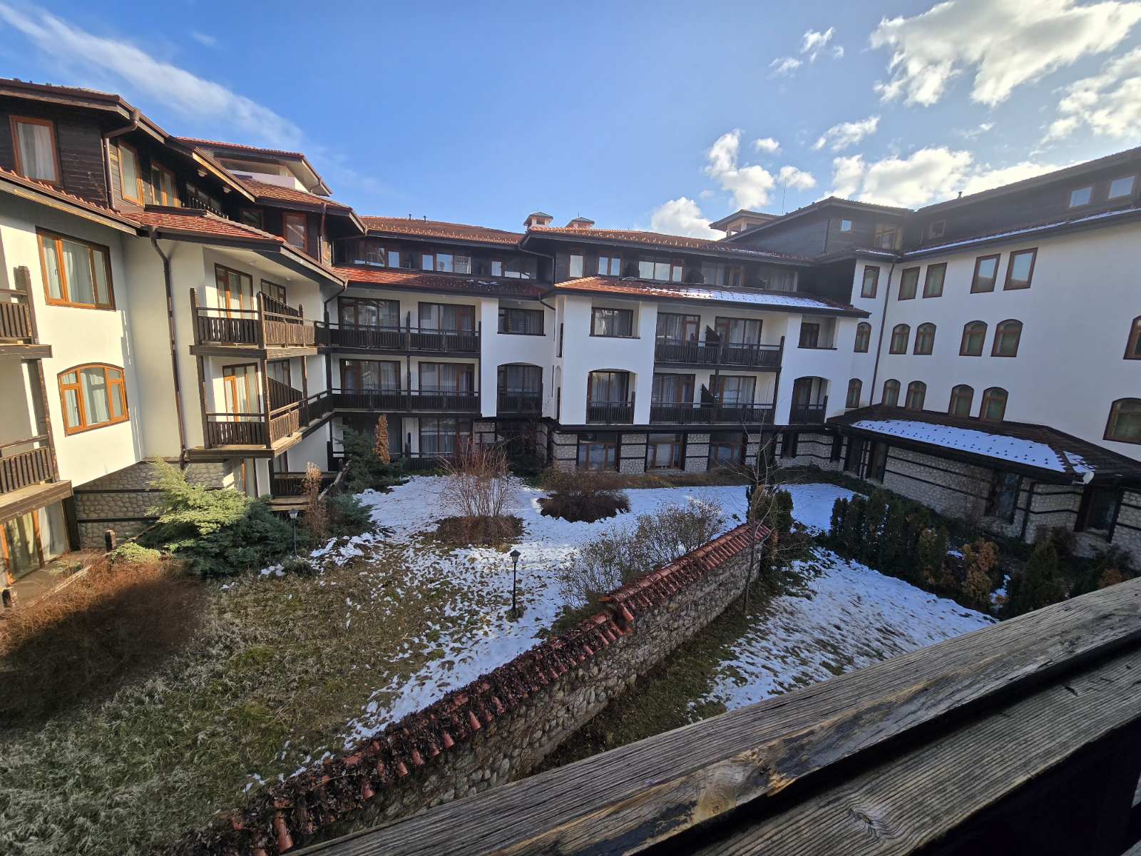 TOP LOCATION! Luxurious two-bedroom apartment in a residential building next to the ski lift in Bansko! NO COMMISSION FROM THE BUYER!