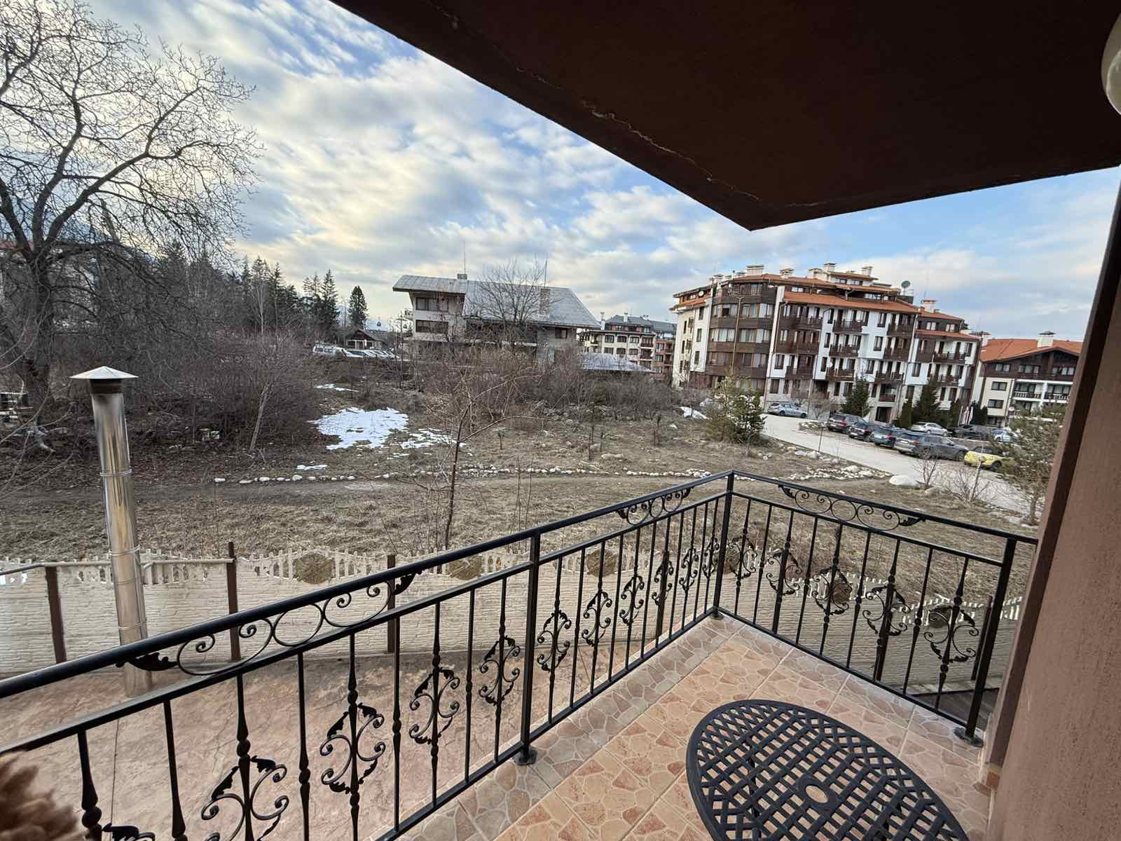 One-bedroom apartment within walking distance to the ski lift and low maintenance fee in Bansko.