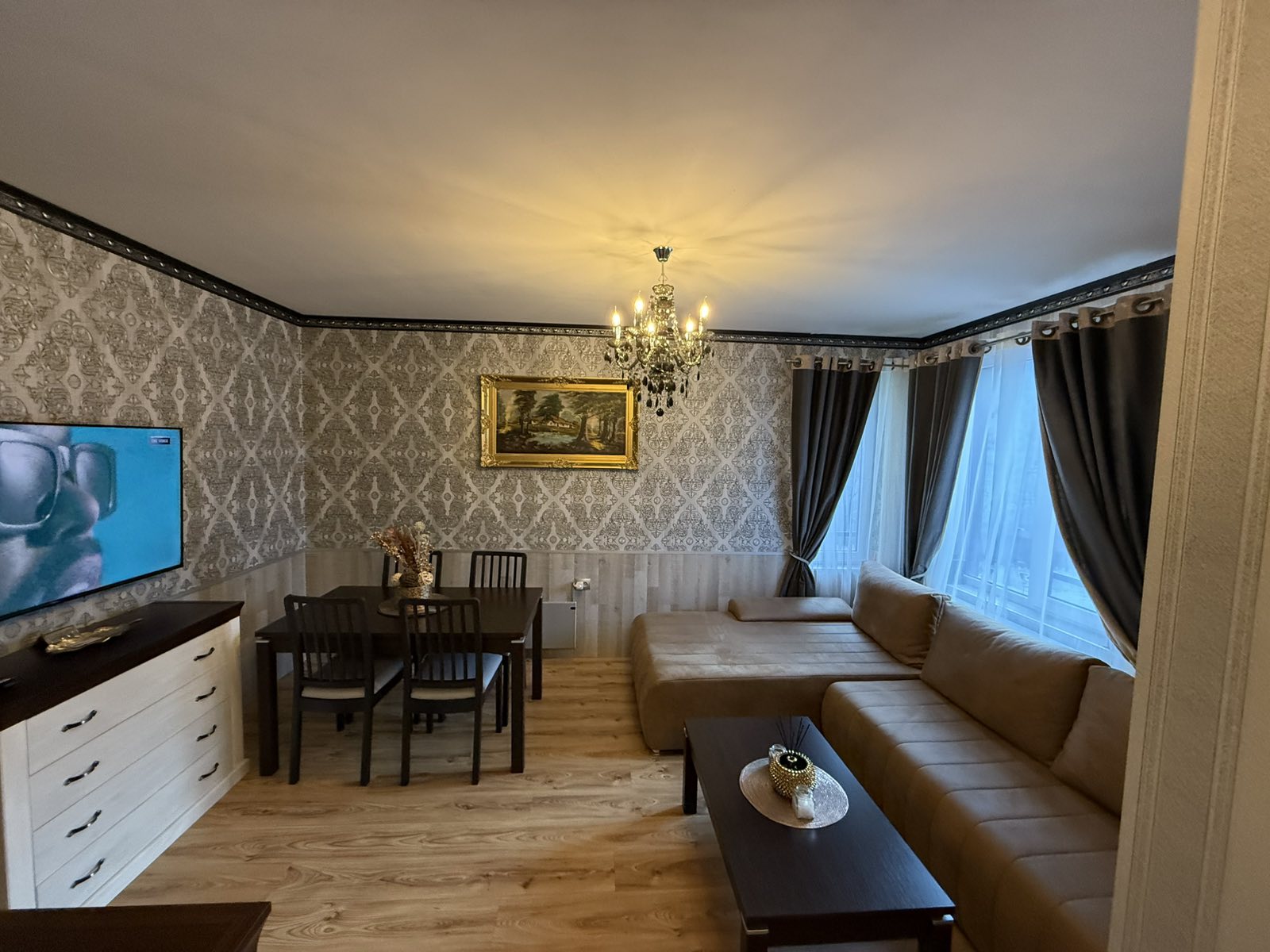 One-bedroom apartment within walking distance to the ski lift and low maintenance fee in Bansko.