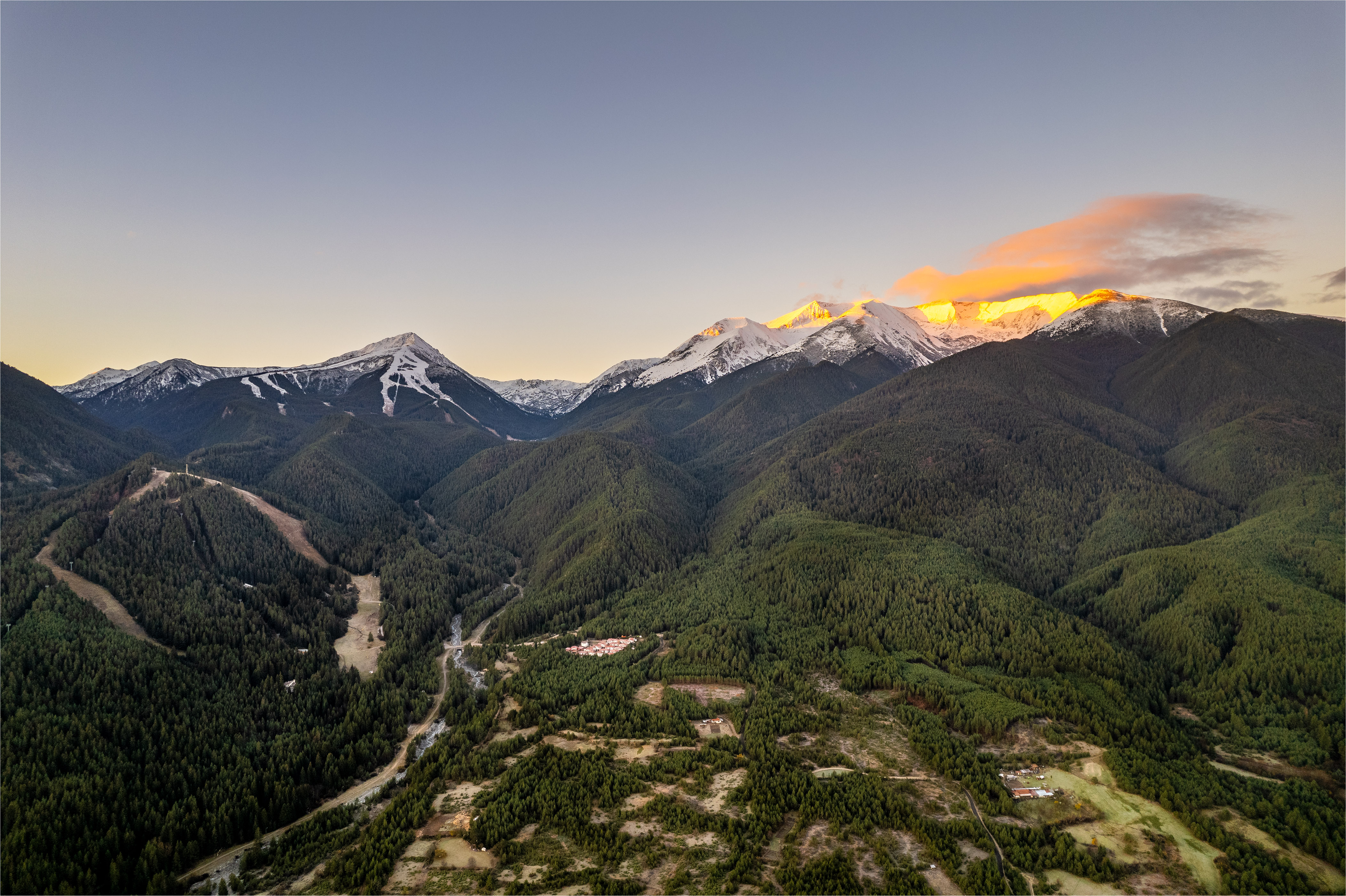 A unique apartment with a designer fireplace, spaciousness, and panoramic views – Sophistication and comfort in Bansko.