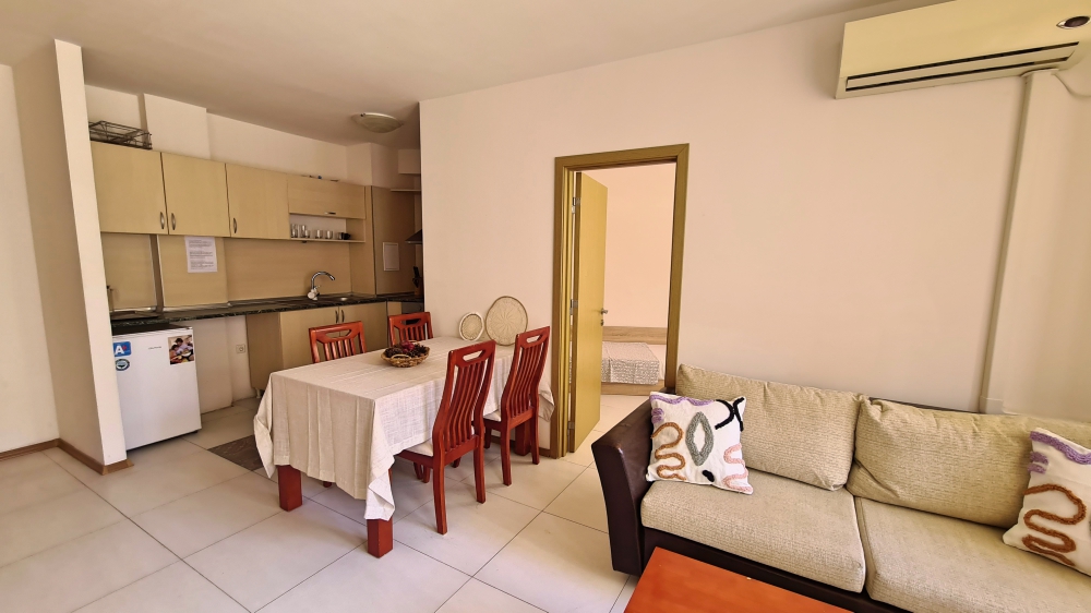 Two-bedroom furnished apartment with pool view in a beautiful complex