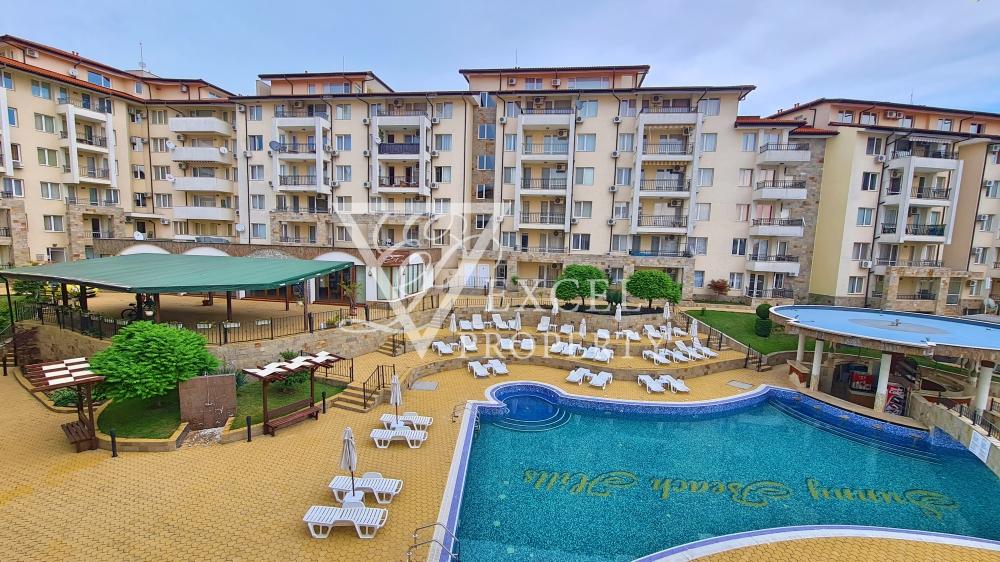 Two-bedroom furnished apartment with pool view in a beautiful complex