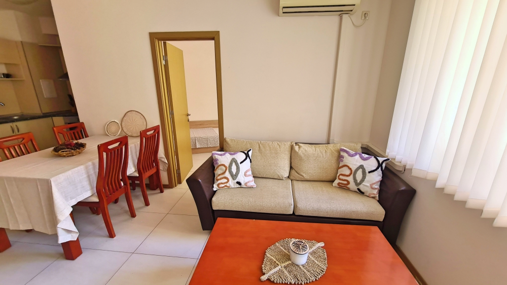 Two-bedroom furnished apartment with pool view in a beautiful complex