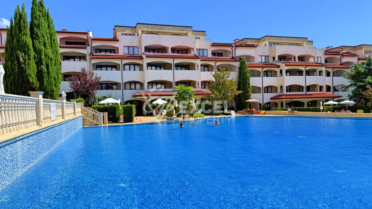 Unique multi-room apartment on the first line in the Casa Real complex, Sveti Vlas
