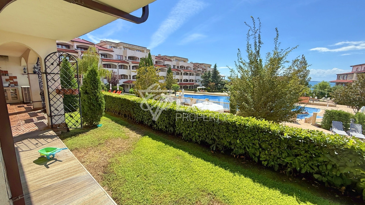 Unique multi-room apartment on the first line in the Casa Real complex, Sveti Vlas