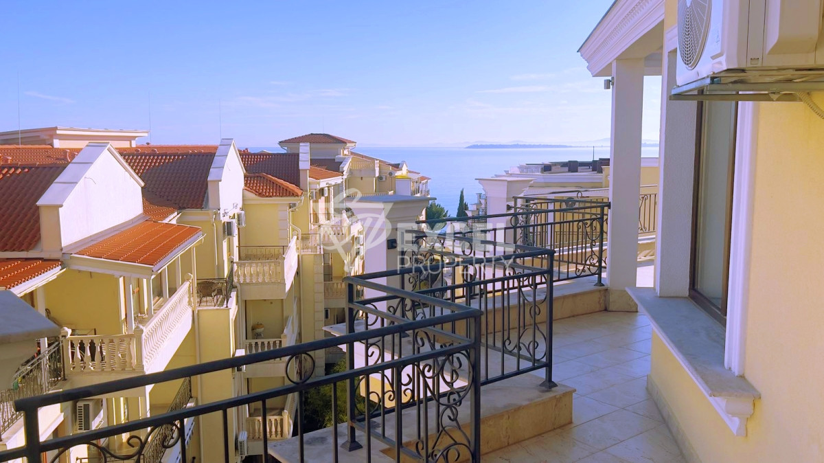 First line one bedroom apartment in Sveti Vlas with sea view.