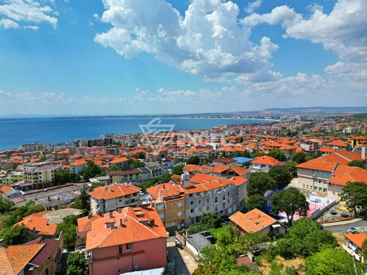 Four story fully finished and furnished House, with an incredible sea view, ready to move in.