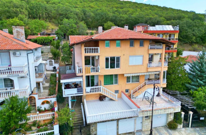 Four story fully finished and furnished House, with an incredible sea view, ready to move in.