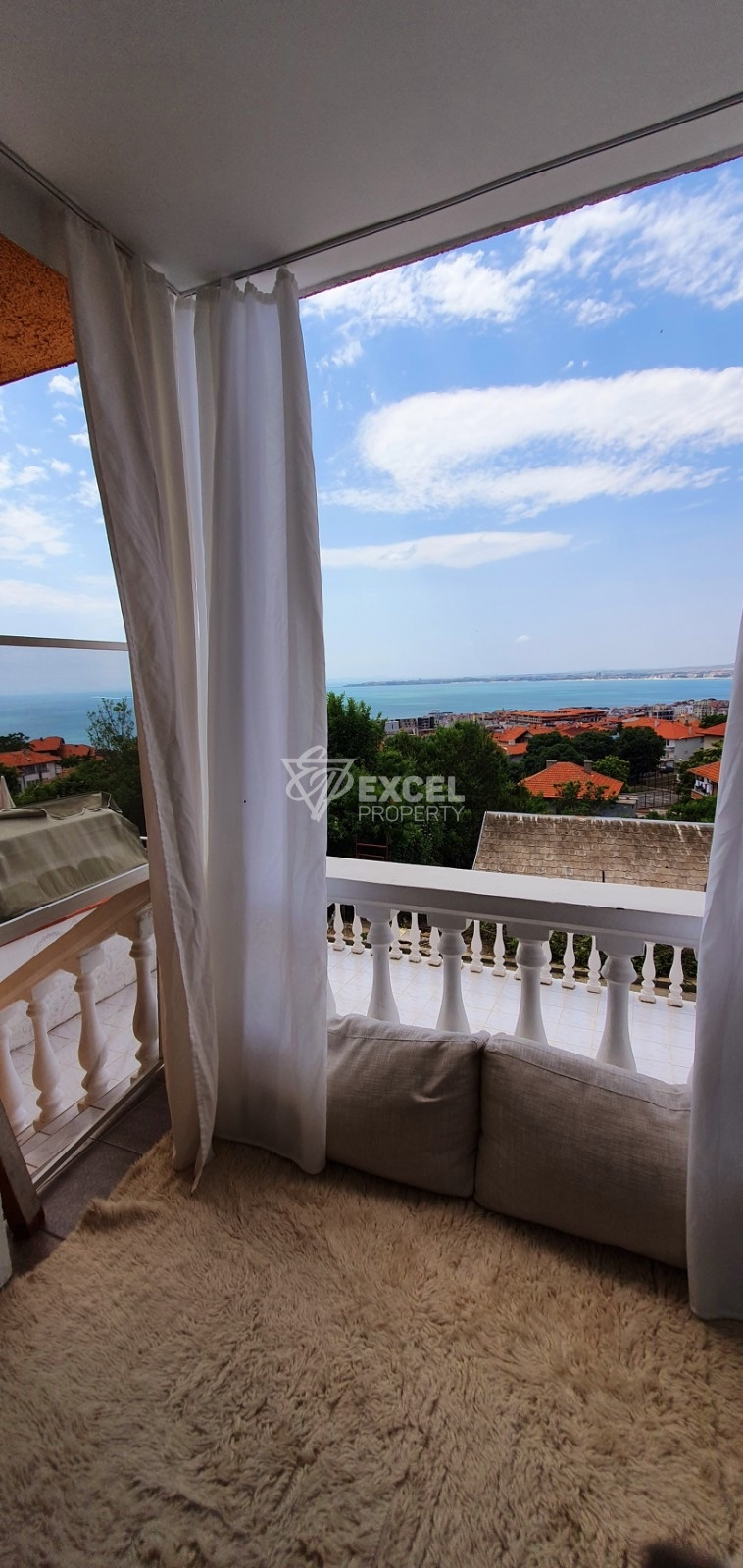 Four story fully finished and furnished House, with an incredible sea view, ready to move in.