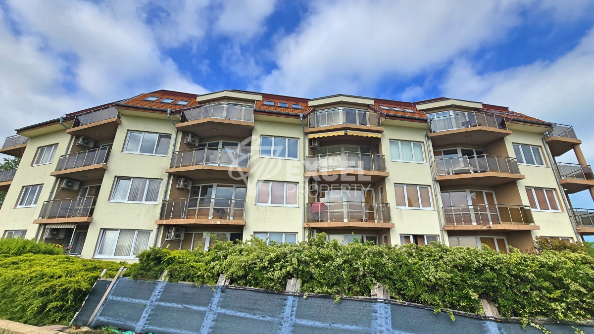 Two-bedroom, furnished apartment in a complex in Ravda with sea views